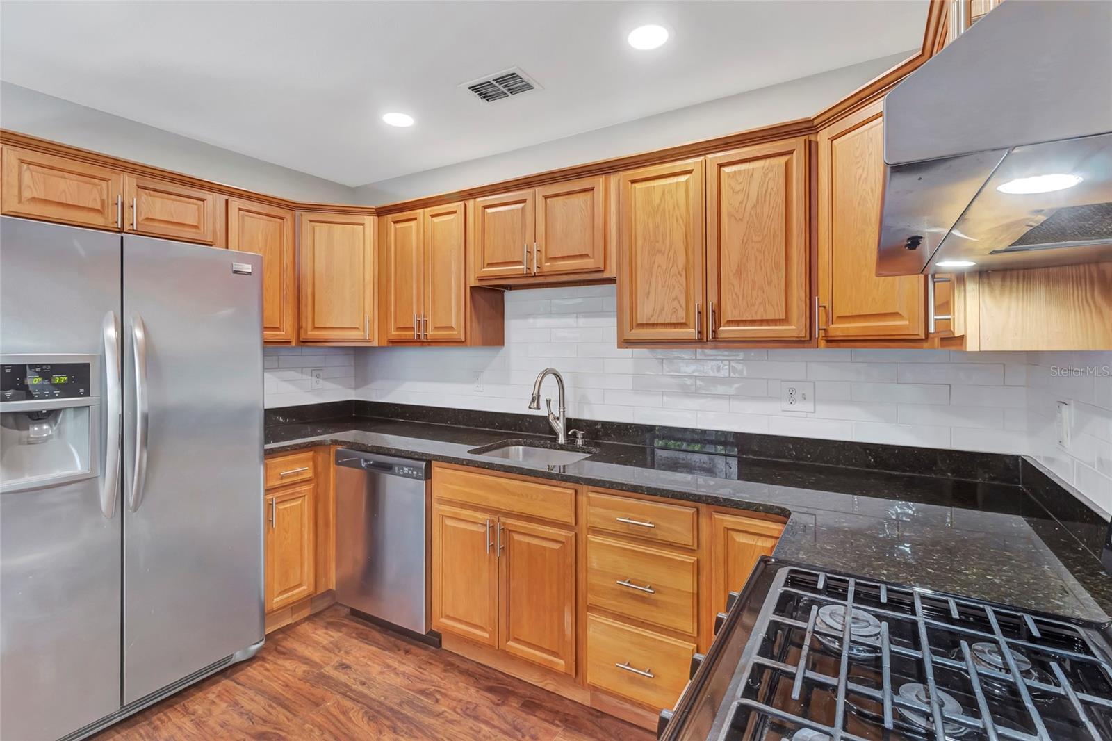 Image 9 of 43 For 720 Webster Avenue