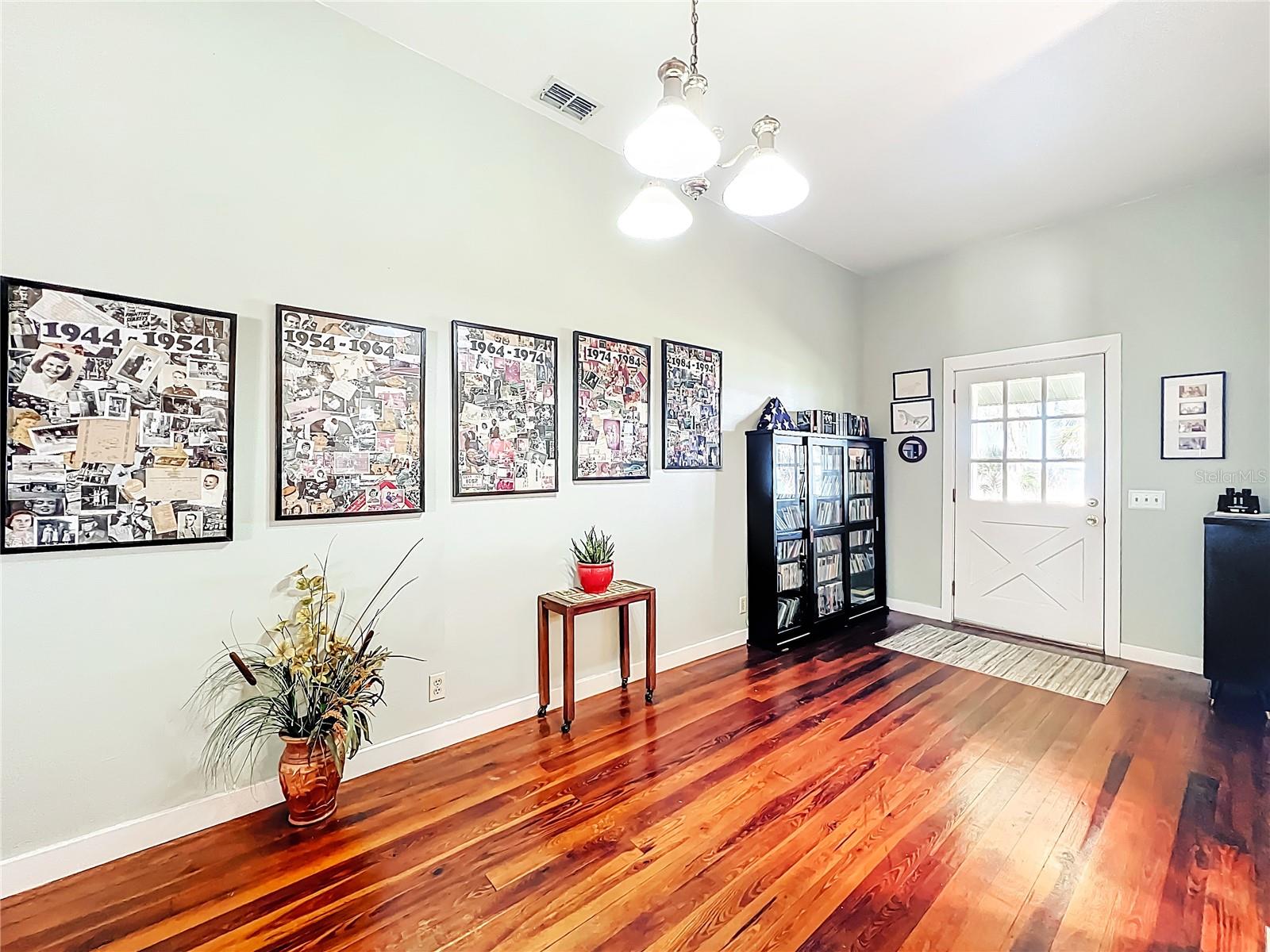 Image 14 of 76 For 8408 Lakeshore Drive