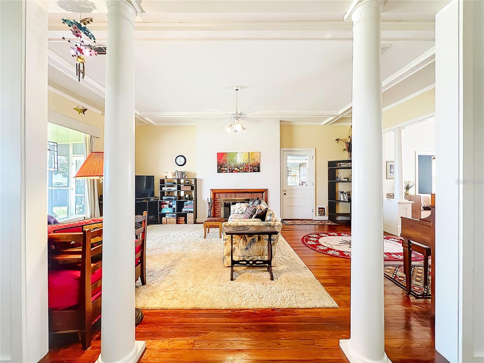 Image 17 of 76 For 8408 Lakeshore Drive