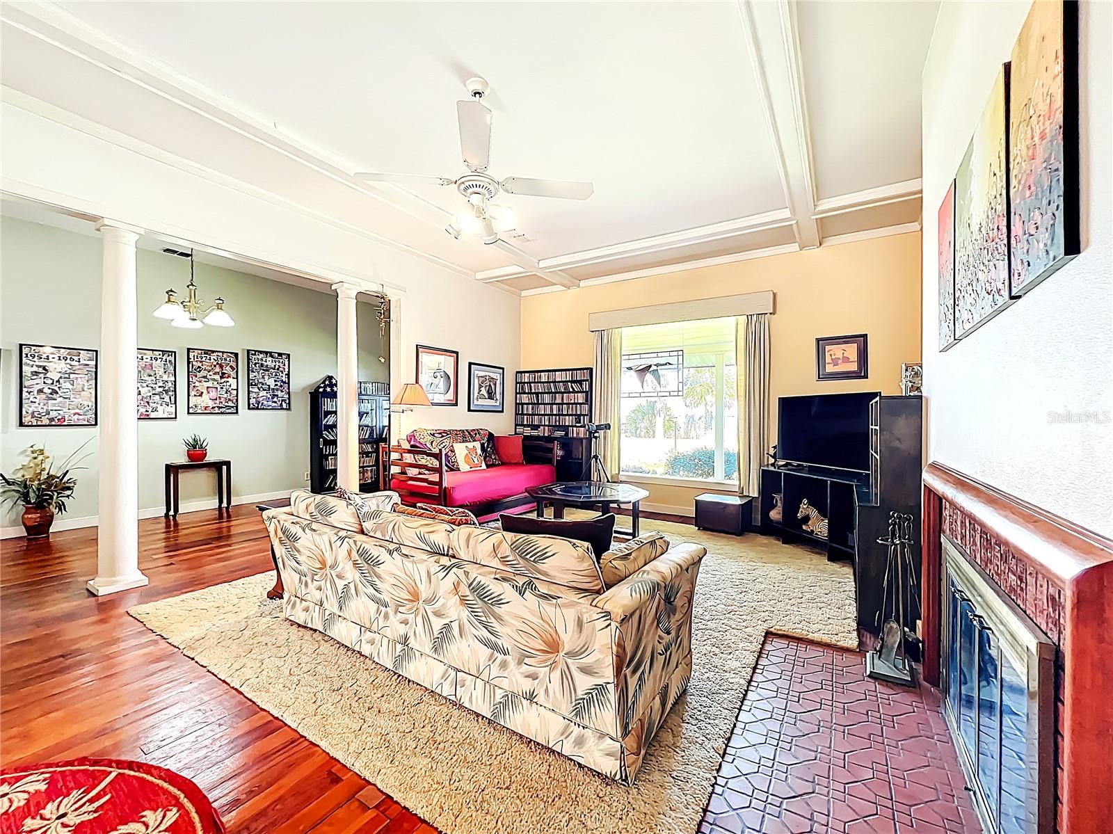 Image 18 of 76 For 8408 Lakeshore Drive