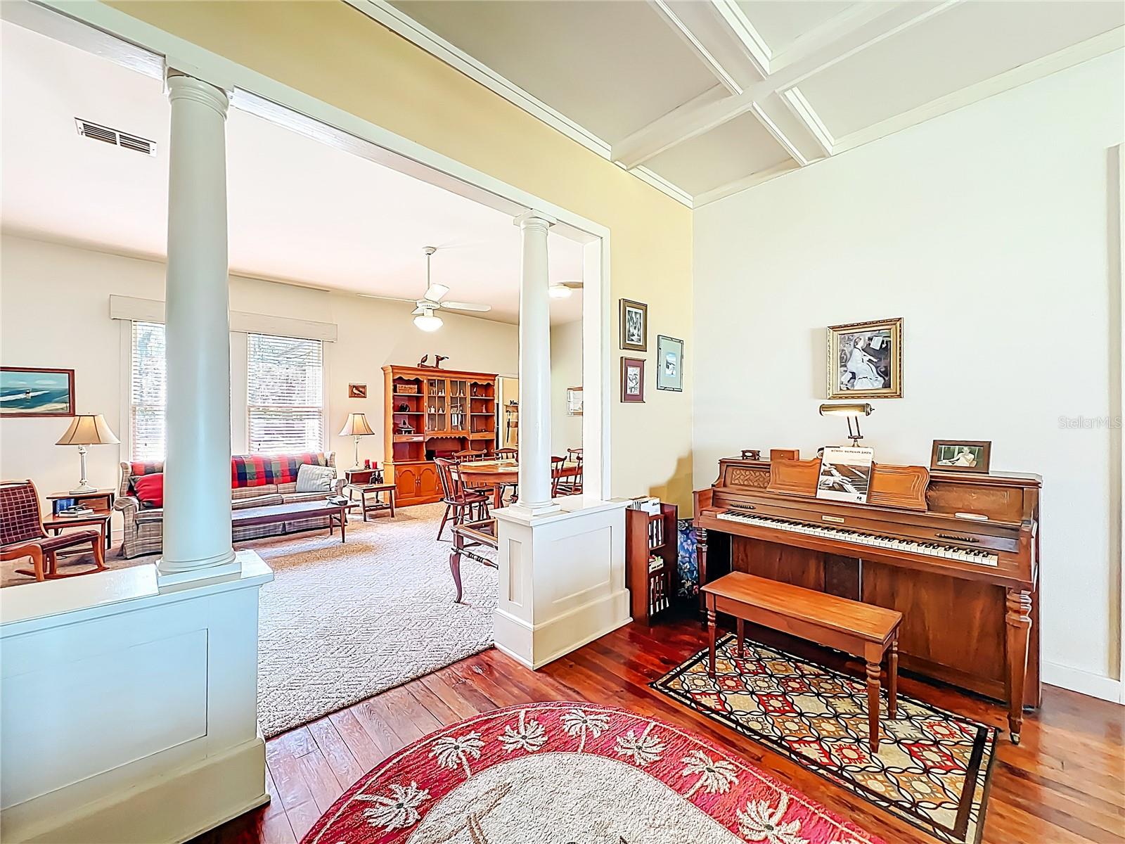 Image 21 of 76 For 8408 Lakeshore Drive