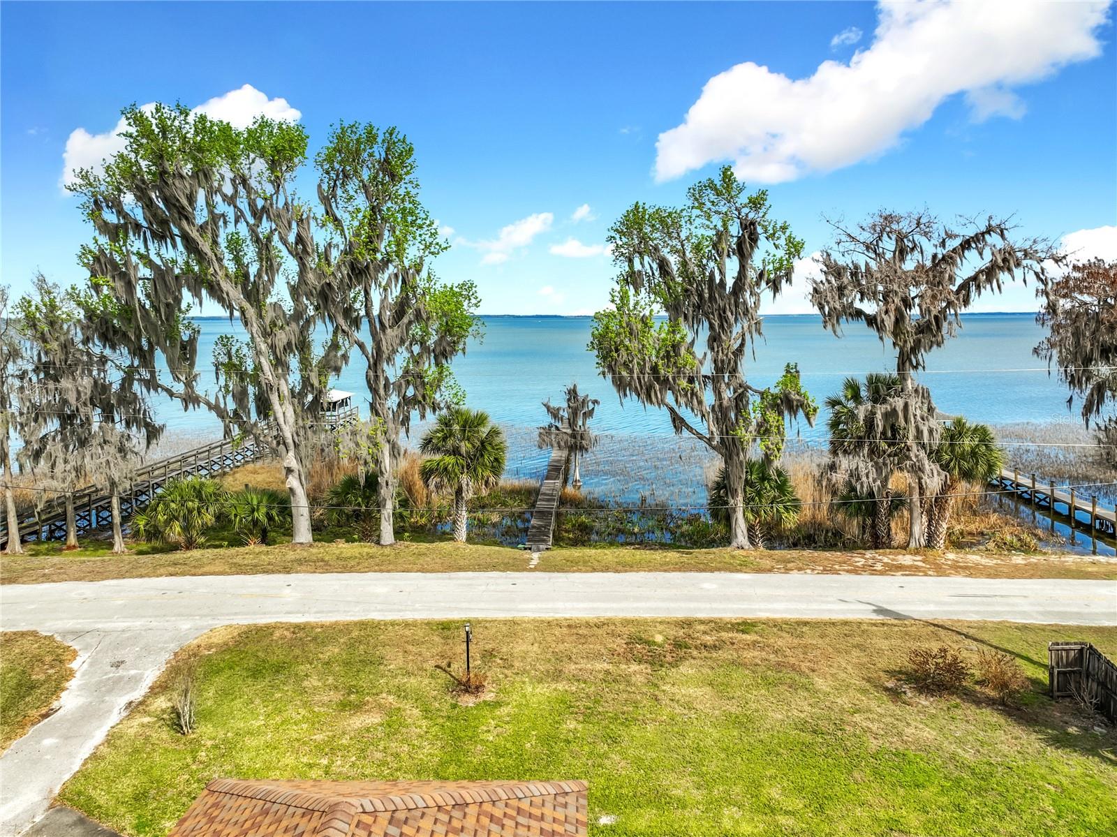 Image 3 of 76 For 8408 Lakeshore Drive