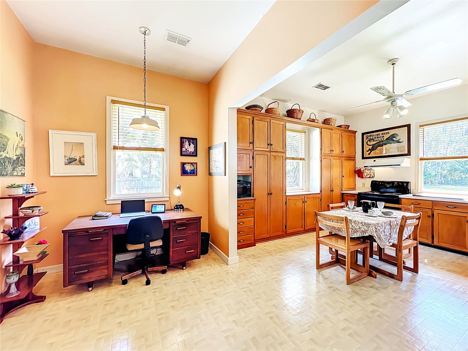 Image 32 of 76 For 8408 Lakeshore Drive