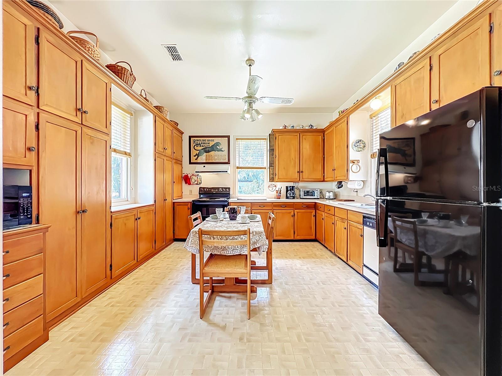 Image 33 of 76 For 8408 Lakeshore Drive