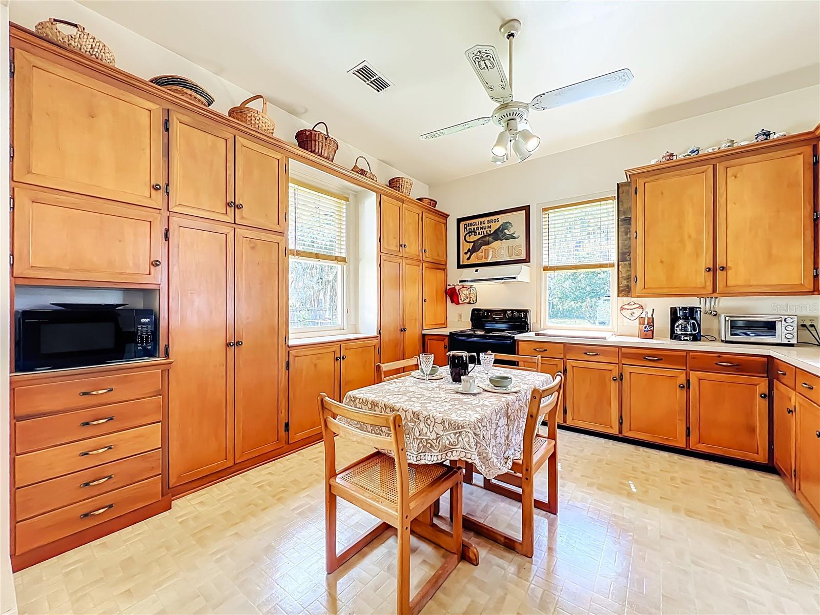 Image 34 of 76 For 8408 Lakeshore Drive