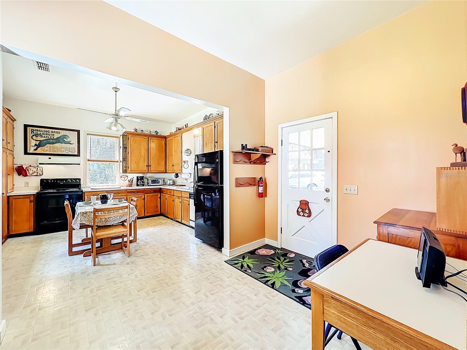 Image 36 of 76 For 8408 Lakeshore Drive