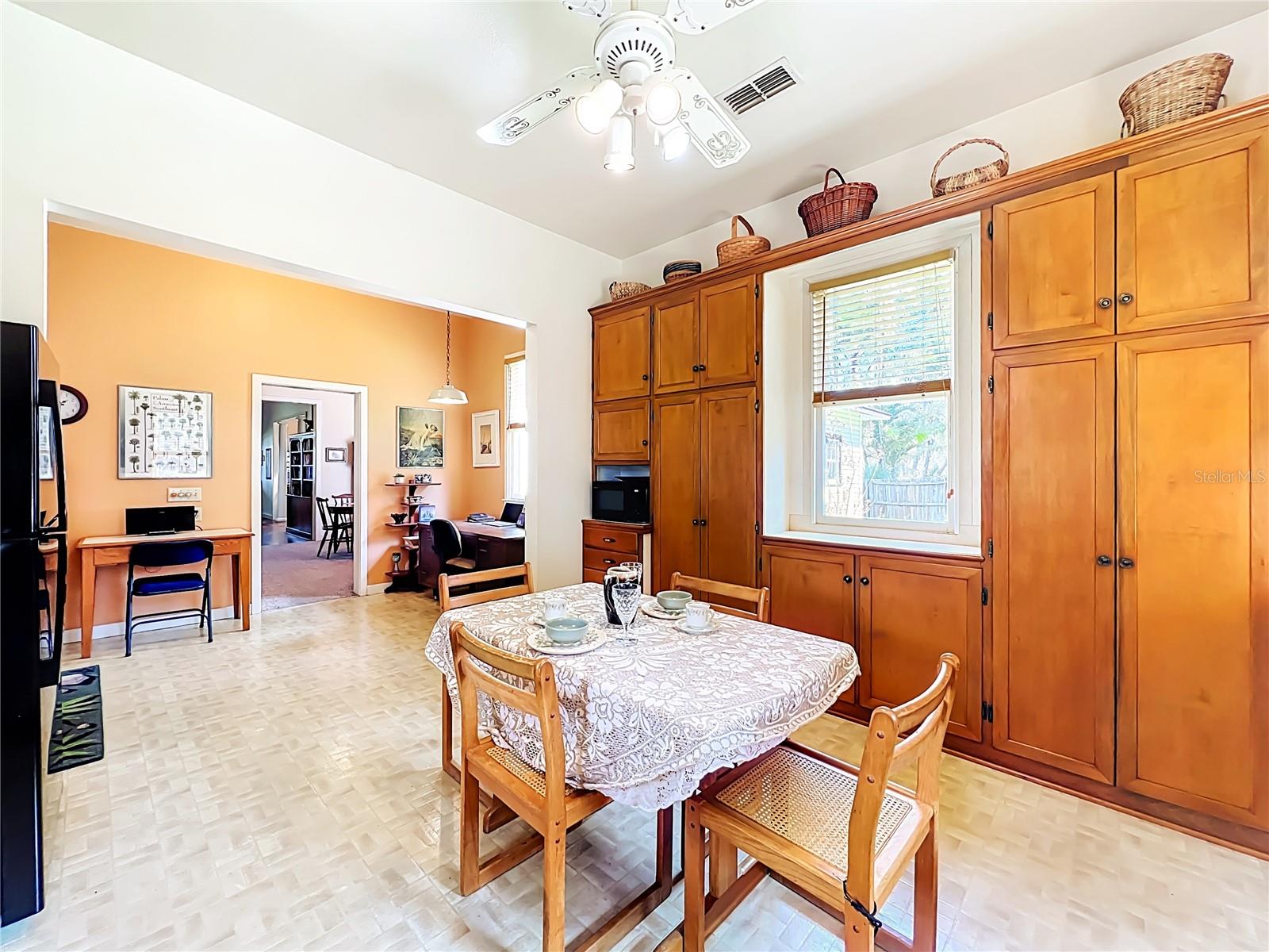 Image 39 of 76 For 8408 Lakeshore Drive