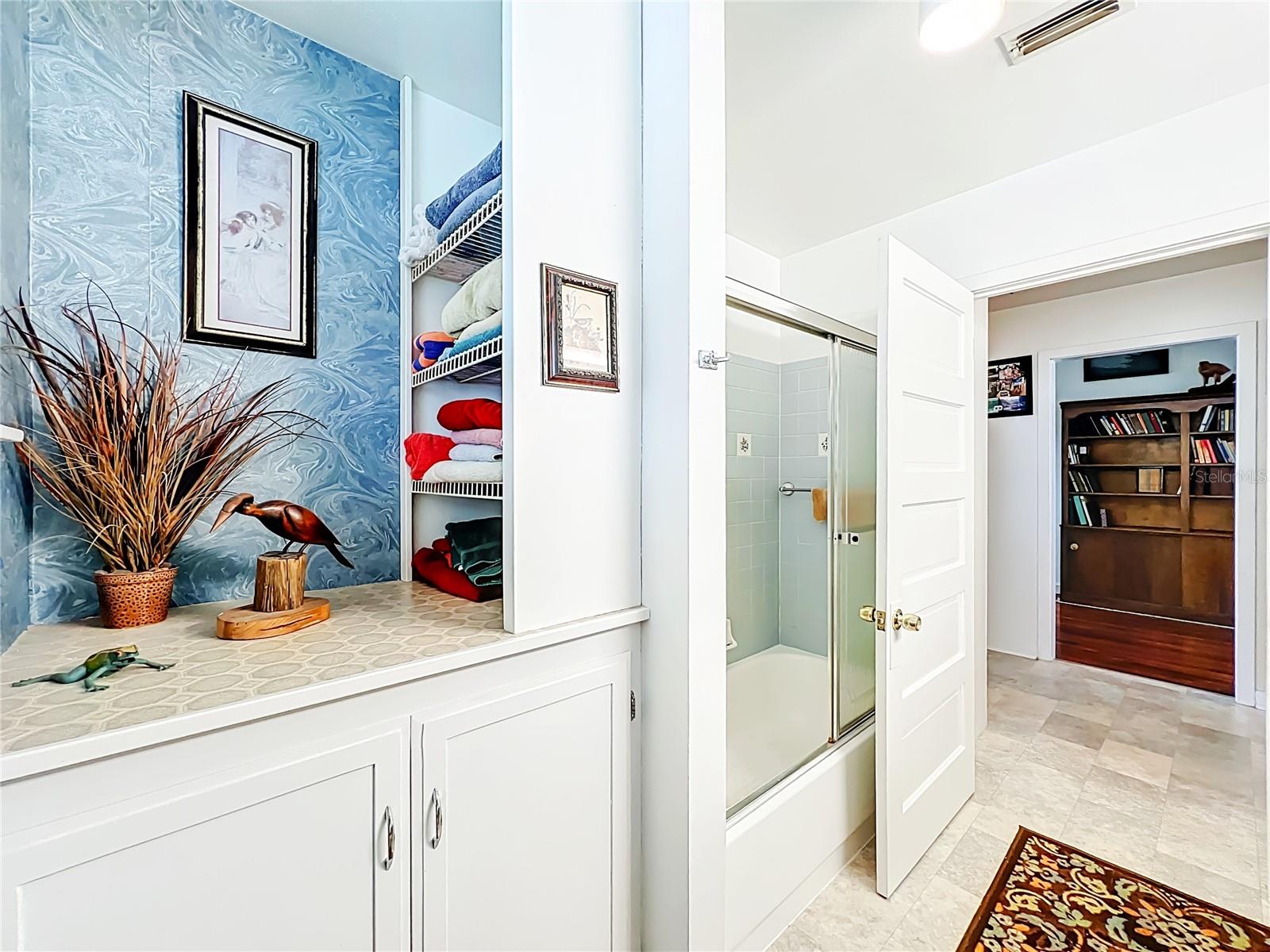 Image 49 of 76 For 8408 Lakeshore Drive