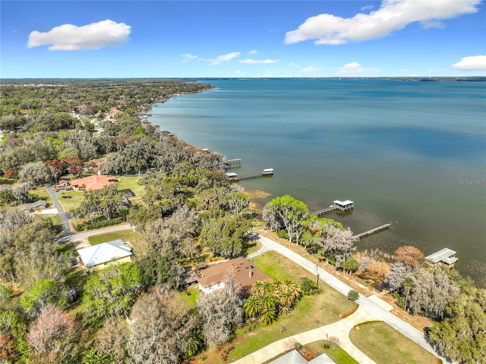 Image 6 of 76 For 8408 Lakeshore Drive