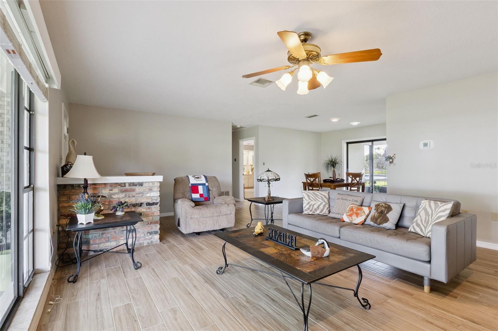 Image 16 of 56 For 709 Lakeshore Drive