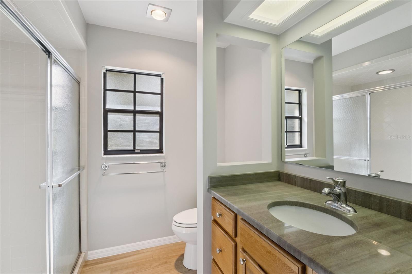 Image 20 of 56 For 709 Lakeshore Drive