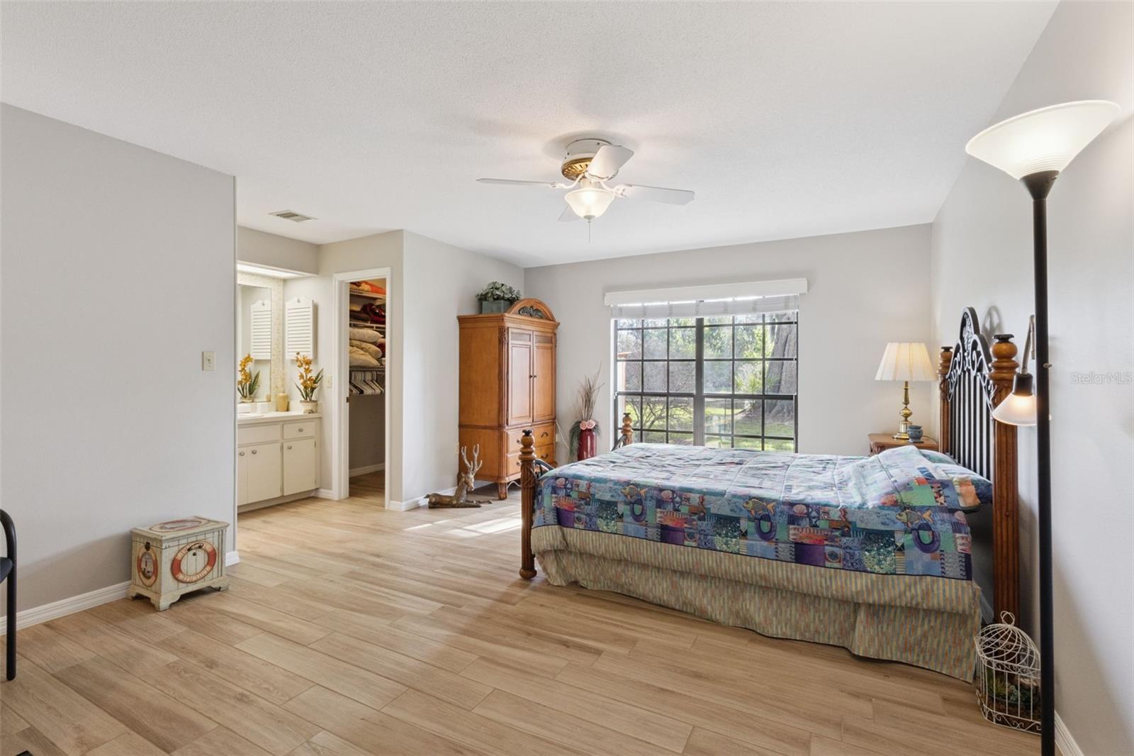 Image 23 of 56 For 709 Lakeshore Drive