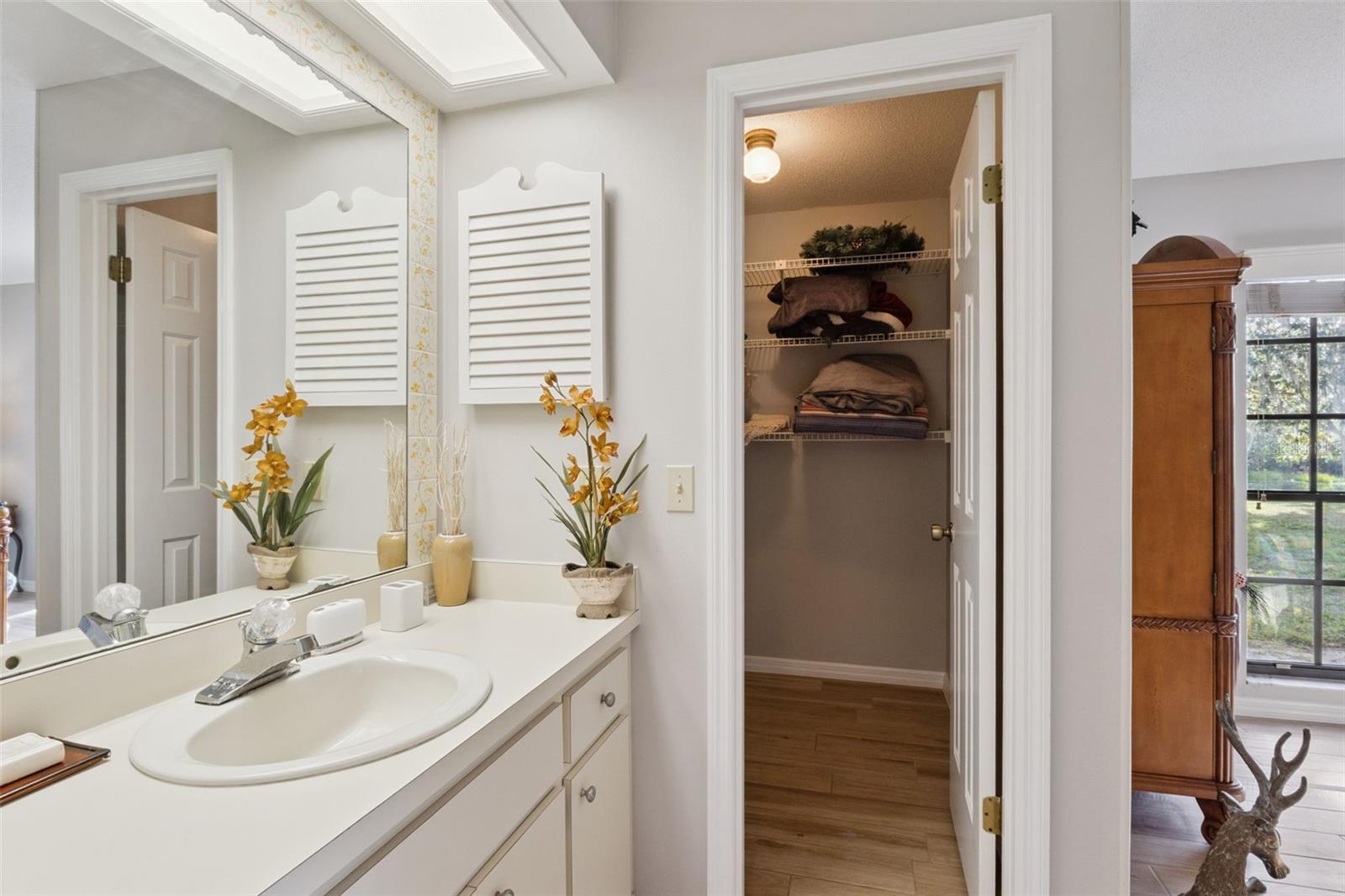 Image 24 of 56 For 709 Lakeshore Drive