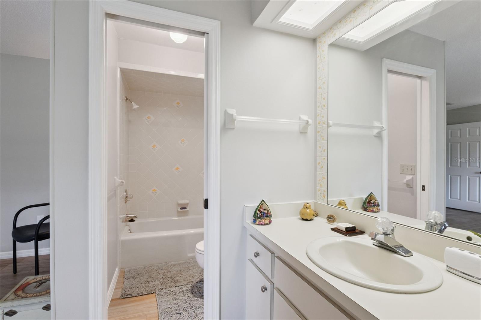 Image 25 of 56 For 709 Lakeshore Drive