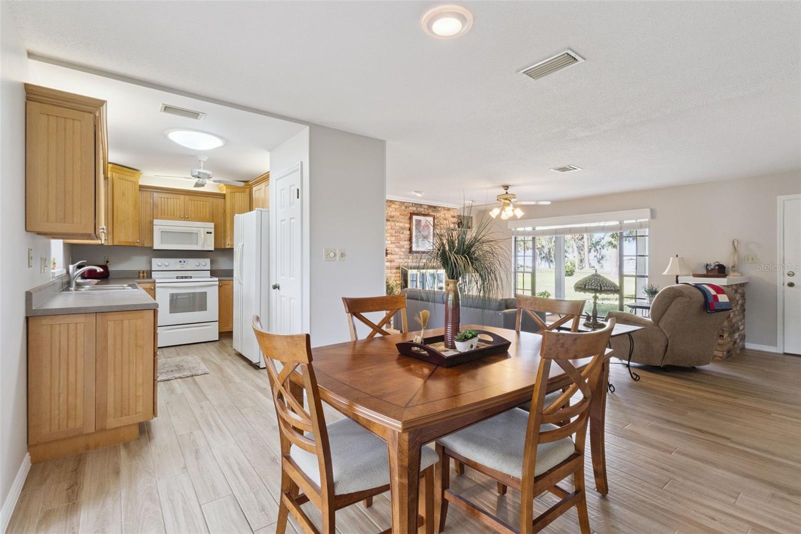 Image 27 of 56 For 709 Lakeshore Drive