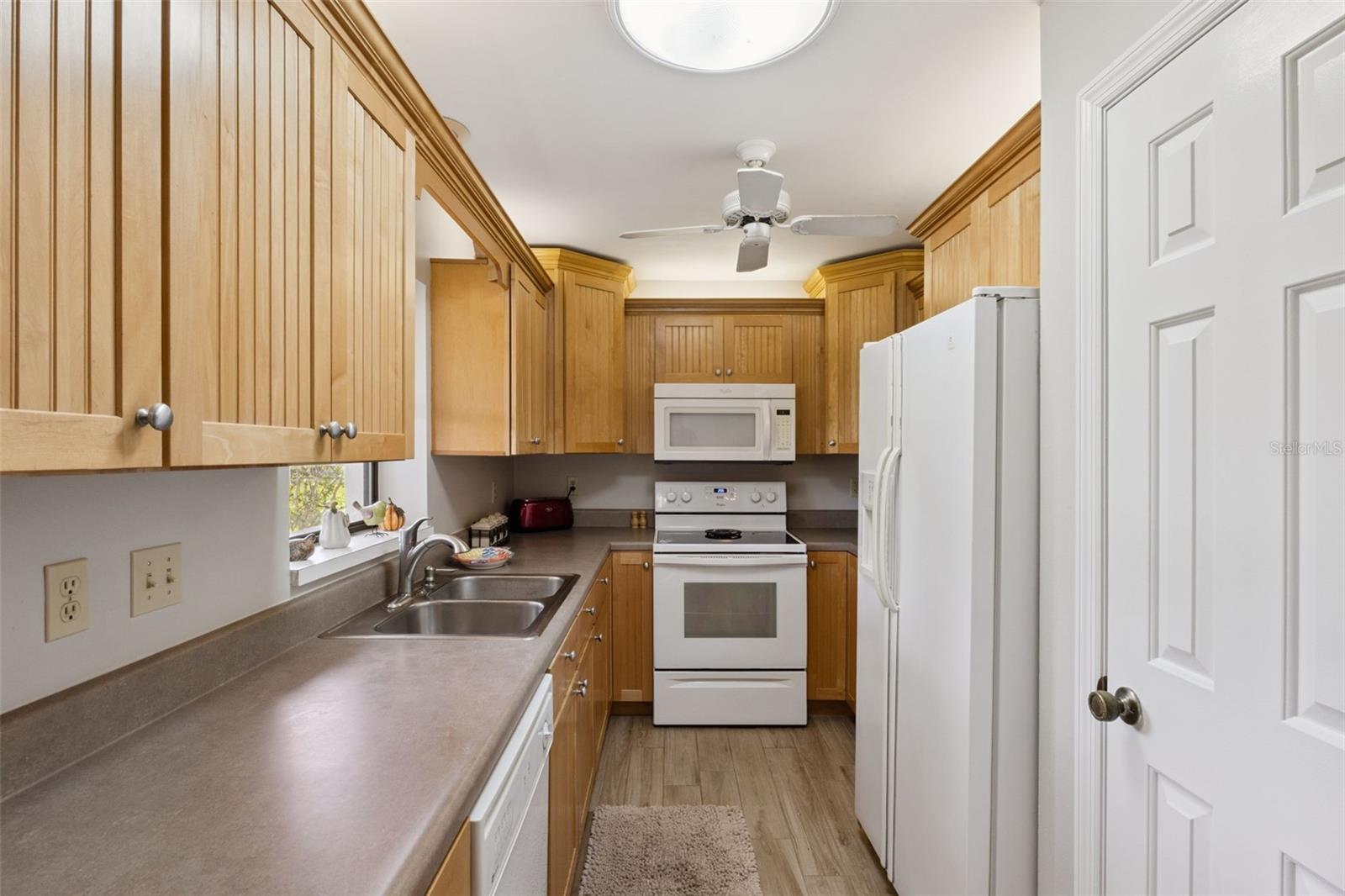 Image 28 of 56 For 709 Lakeshore Drive