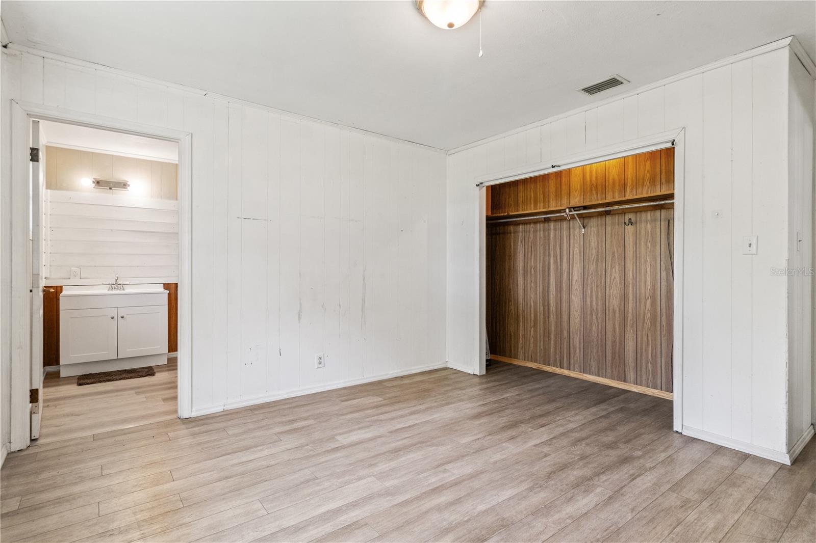 Image 17 of 29 For 6949 Cr 651  