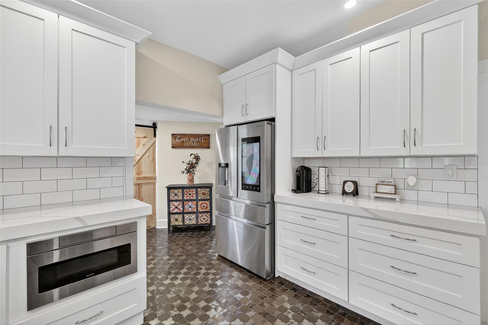 Image 17 of 51 For 932 Mcdonald Street