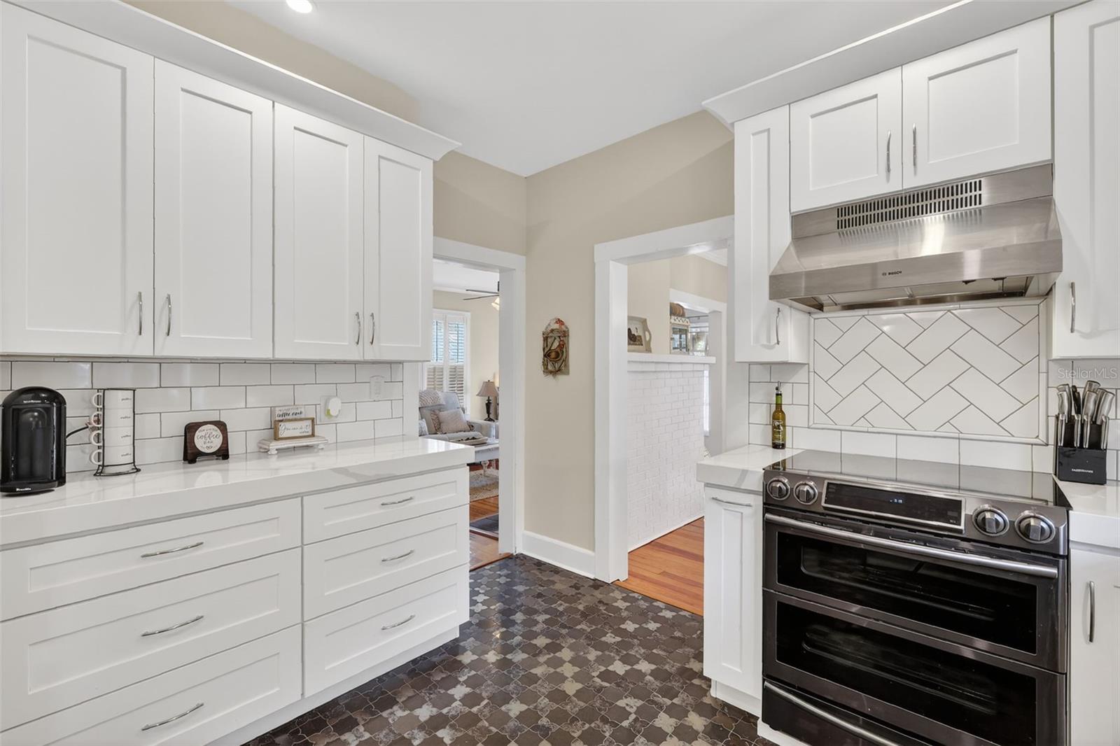 Image 18 of 51 For 932 Mcdonald Street