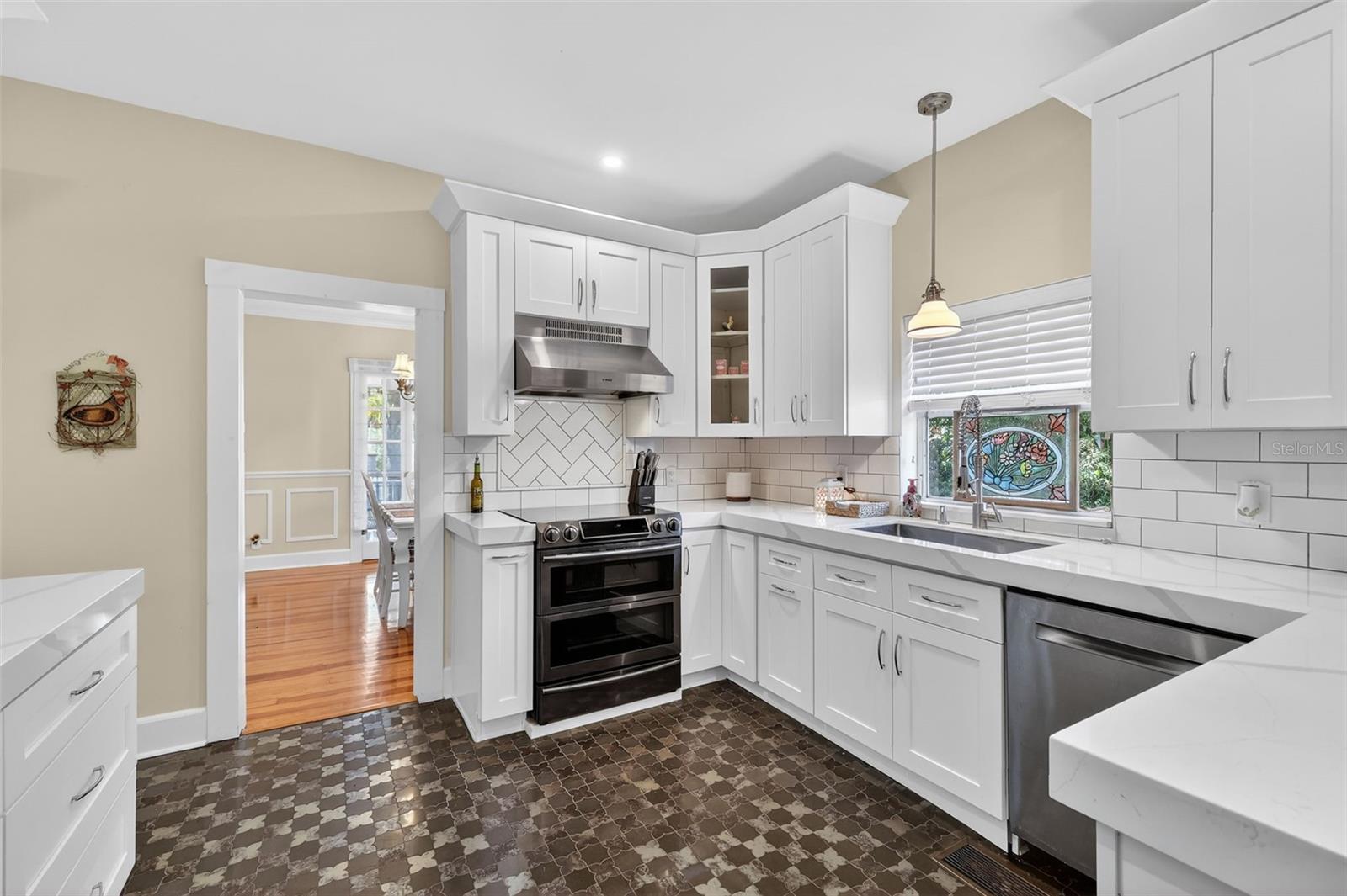 Image 19 of 51 For 932 Mcdonald Street