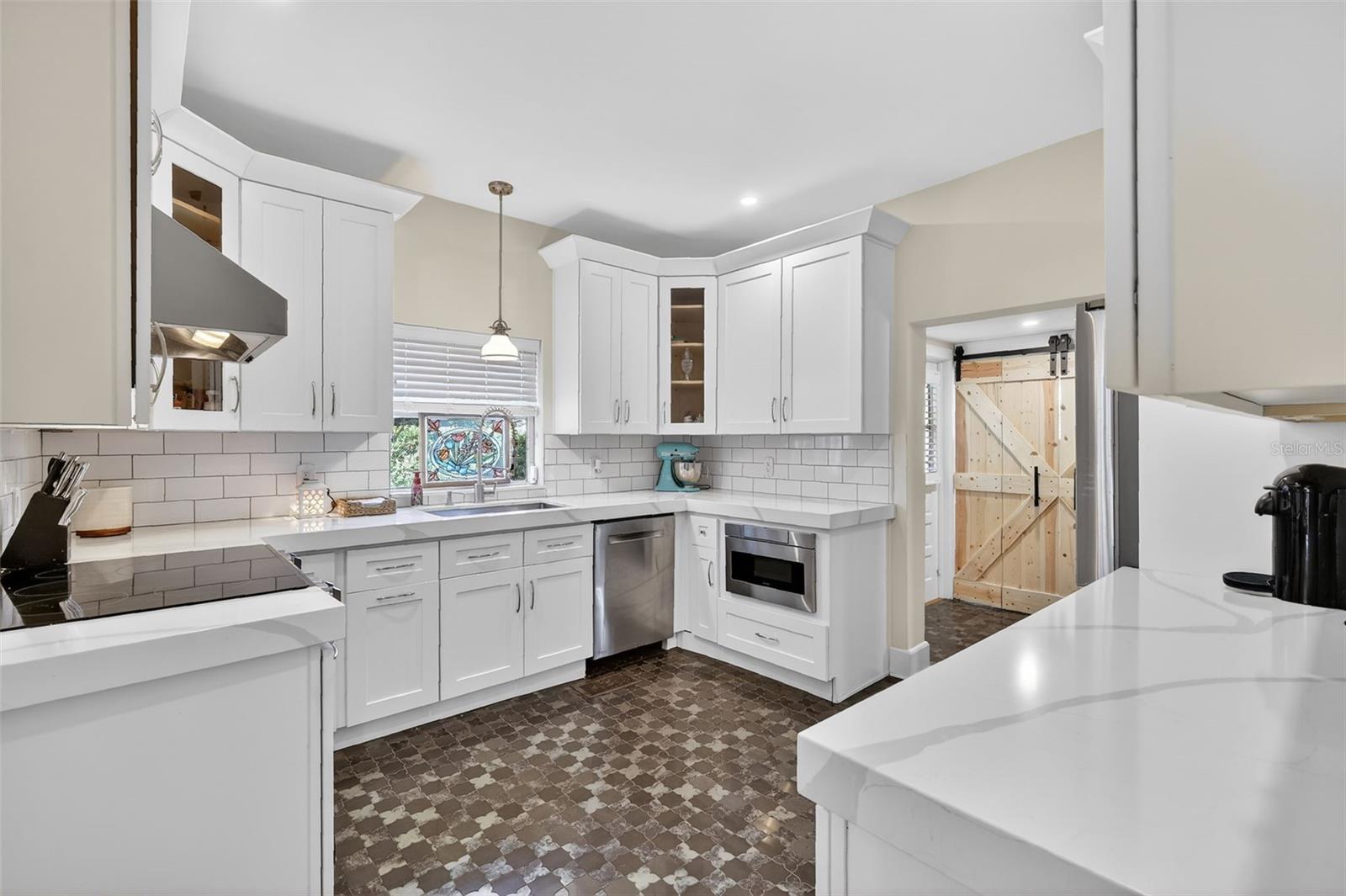 Image 20 of 51 For 932 Mcdonald Street