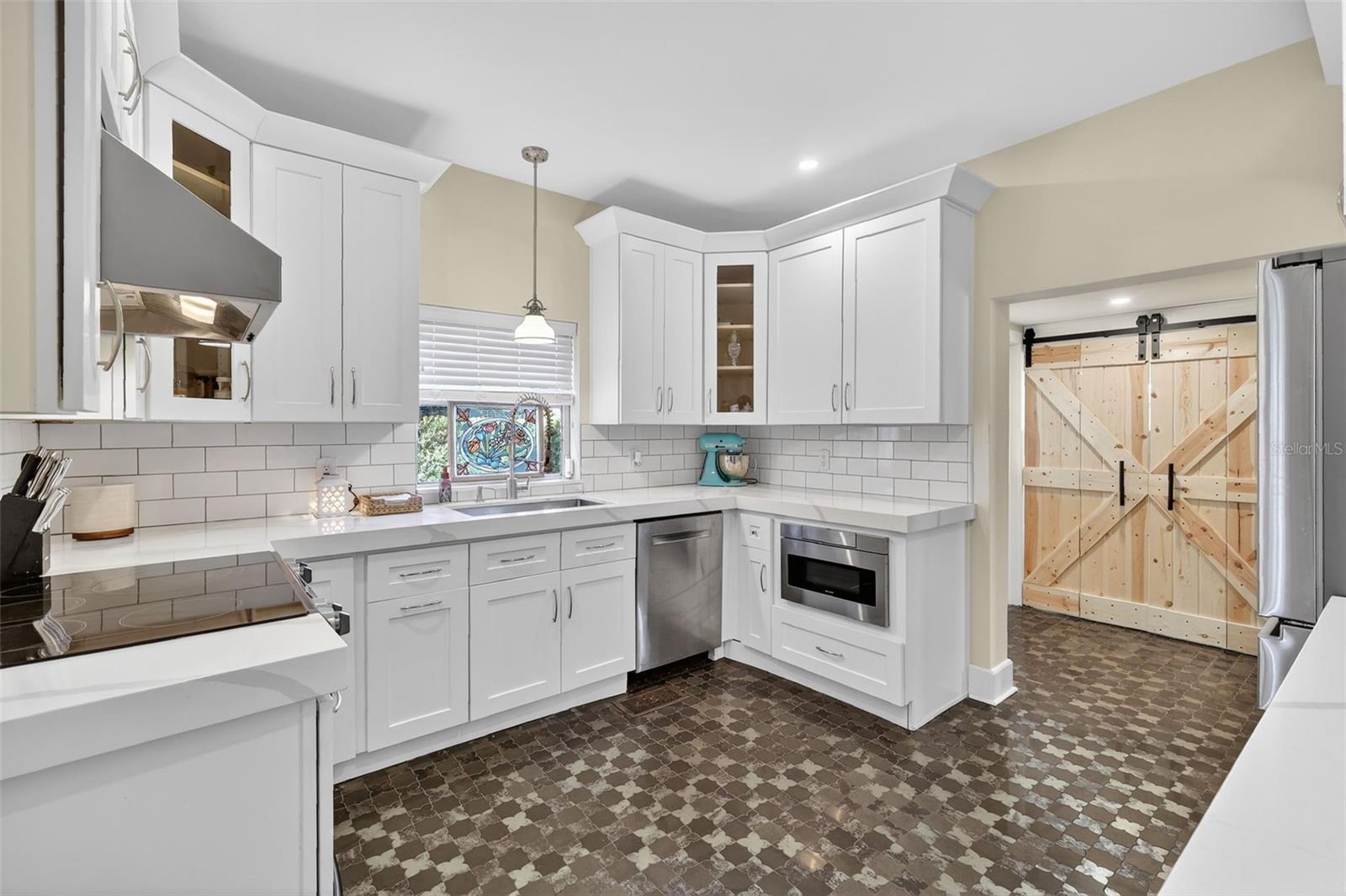 Image 21 of 51 For 932 Mcdonald Street