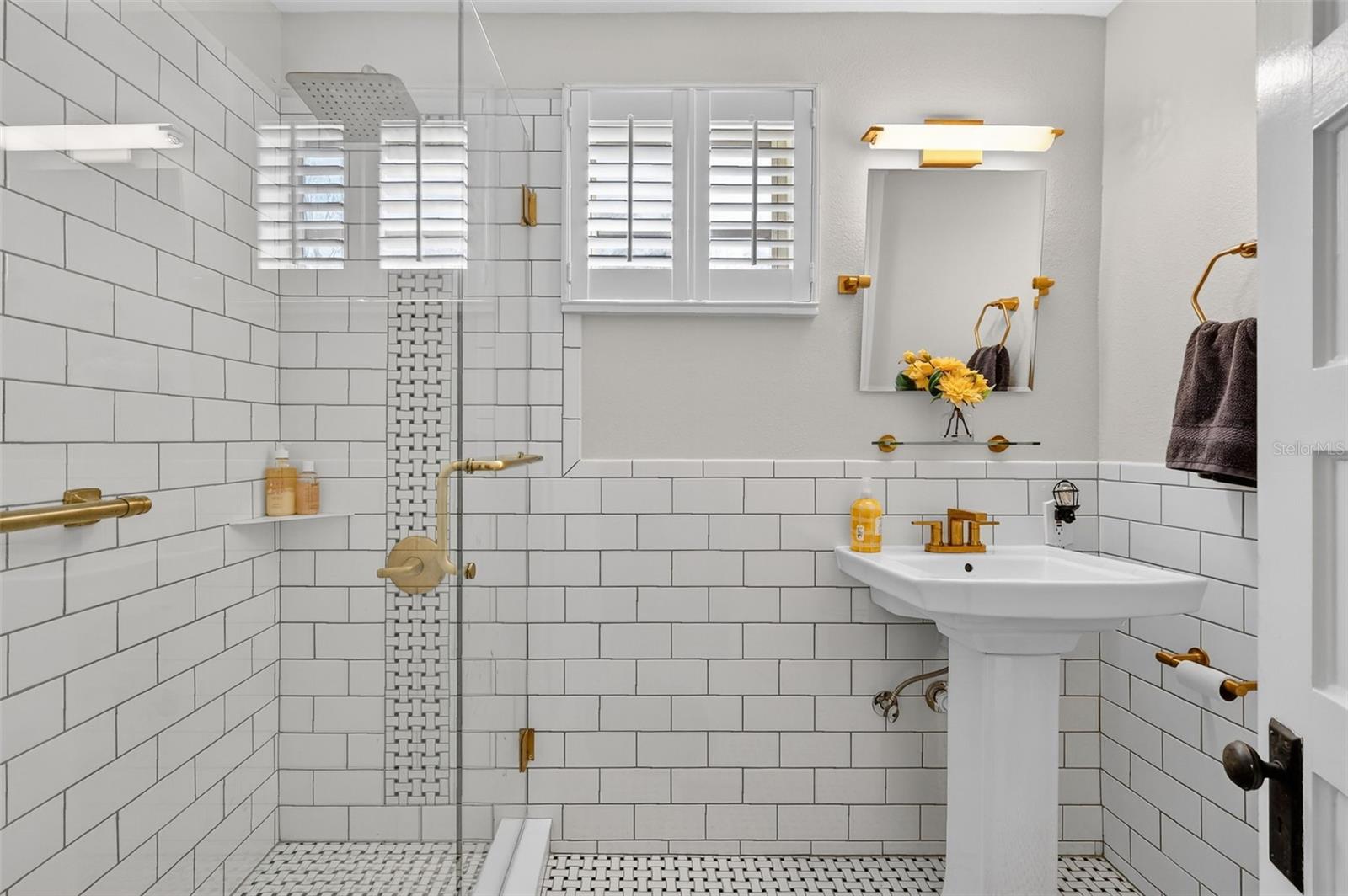 Image 23 of 51 For 932 Mcdonald Street