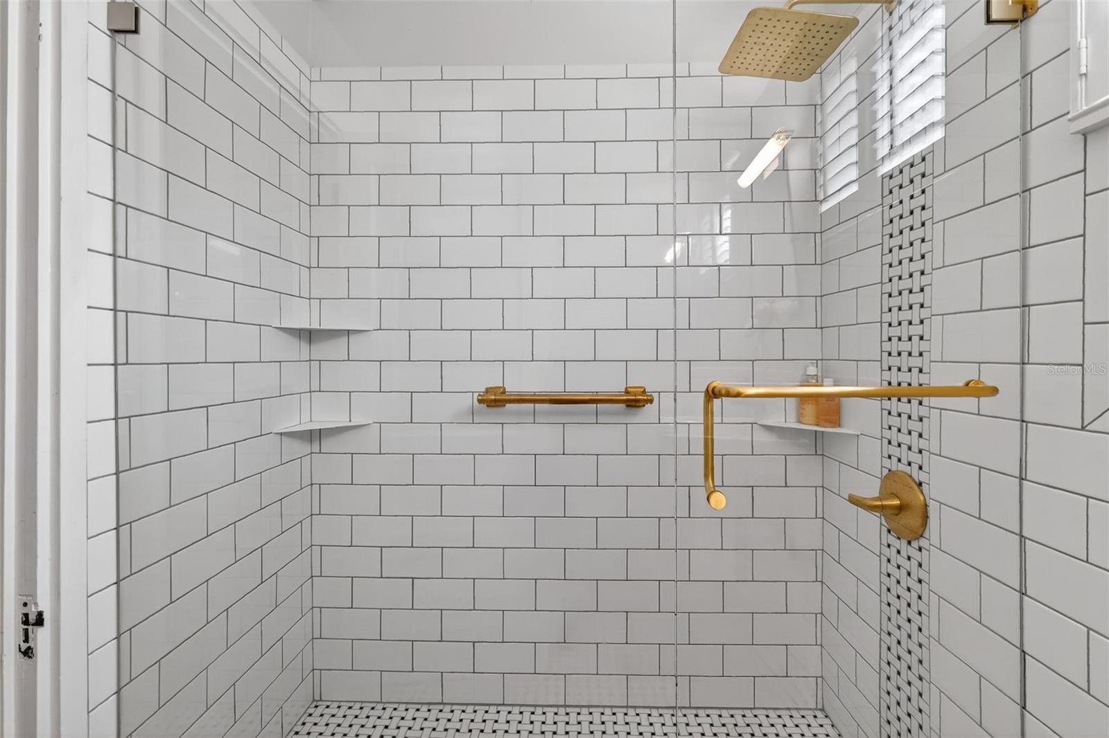 Image 24 of 51 For 932 Mcdonald Street