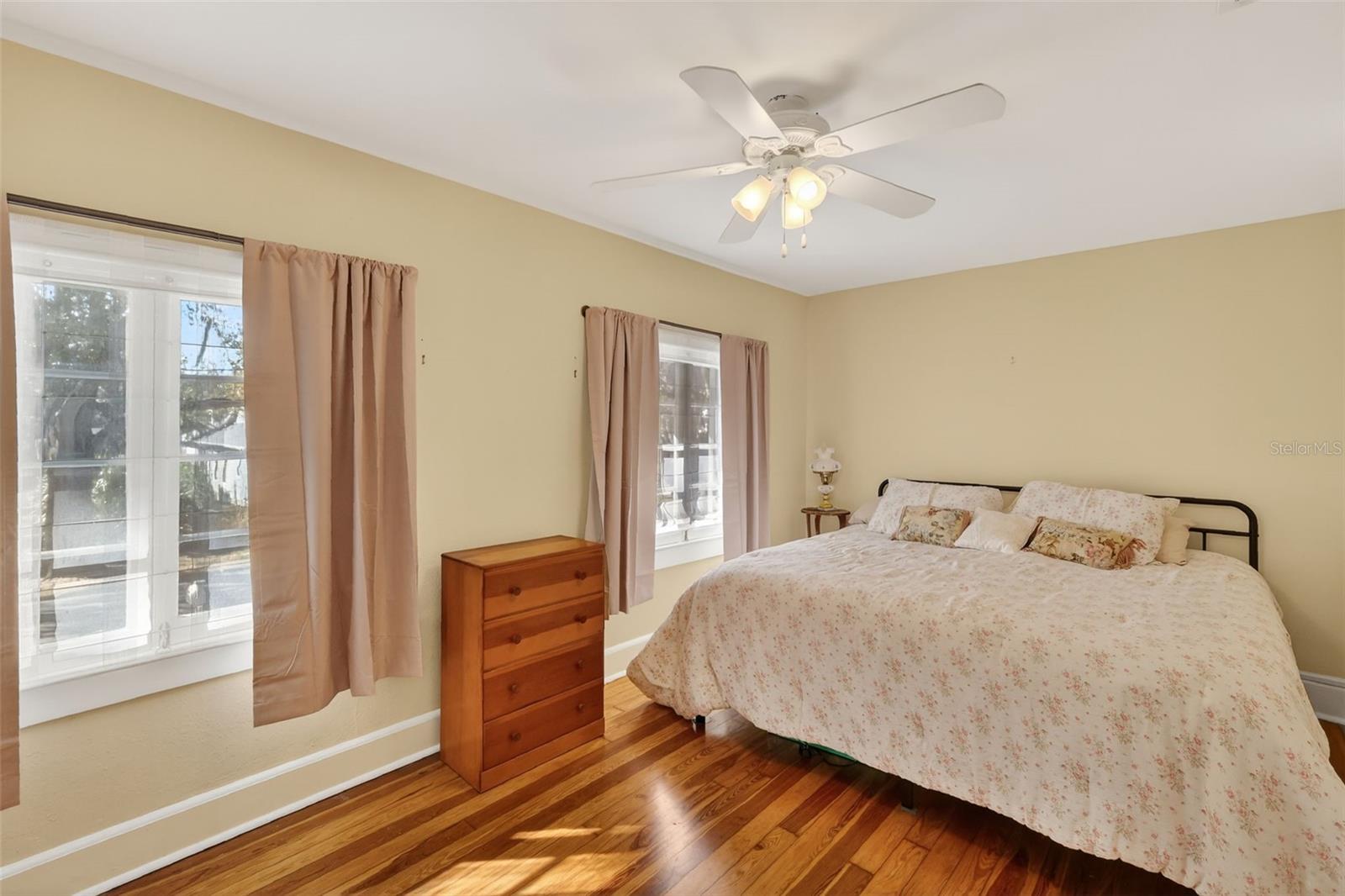 Image 34 of 51 For 932 Mcdonald Street