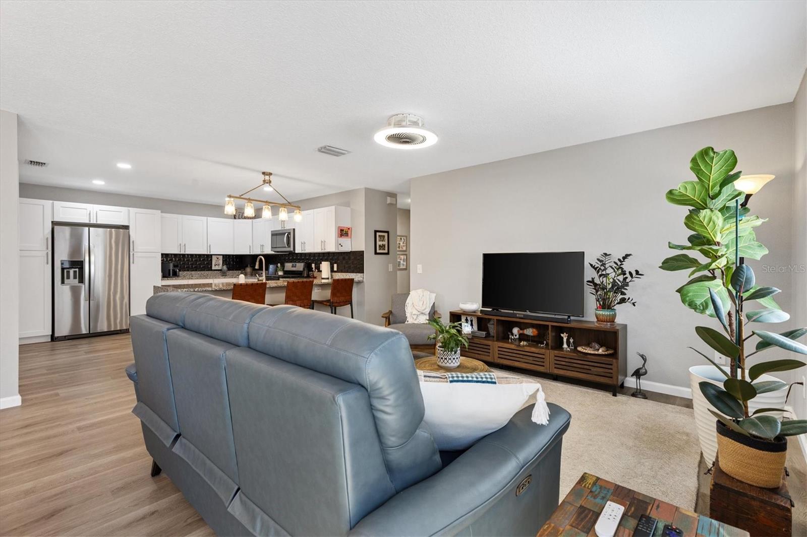 Listing photo id 8 for 2737 Craven Way