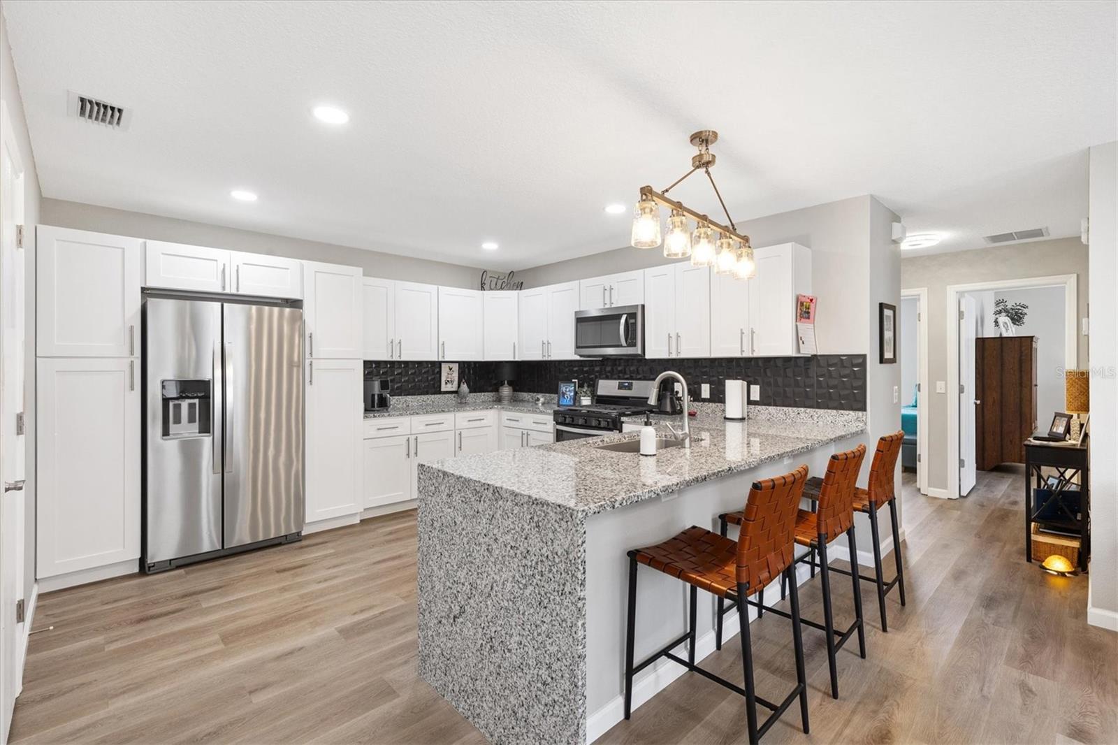 Listing photo id 11 for 2737 Craven Way