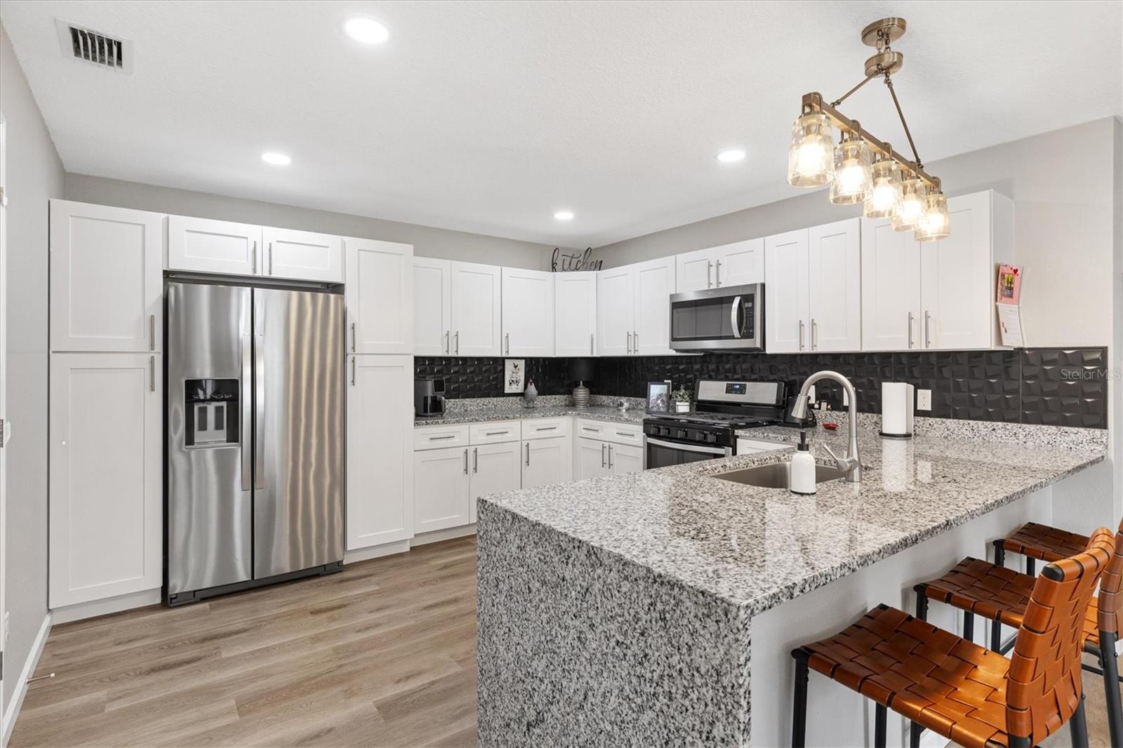 Listing photo id 12 for 2737 Craven Way