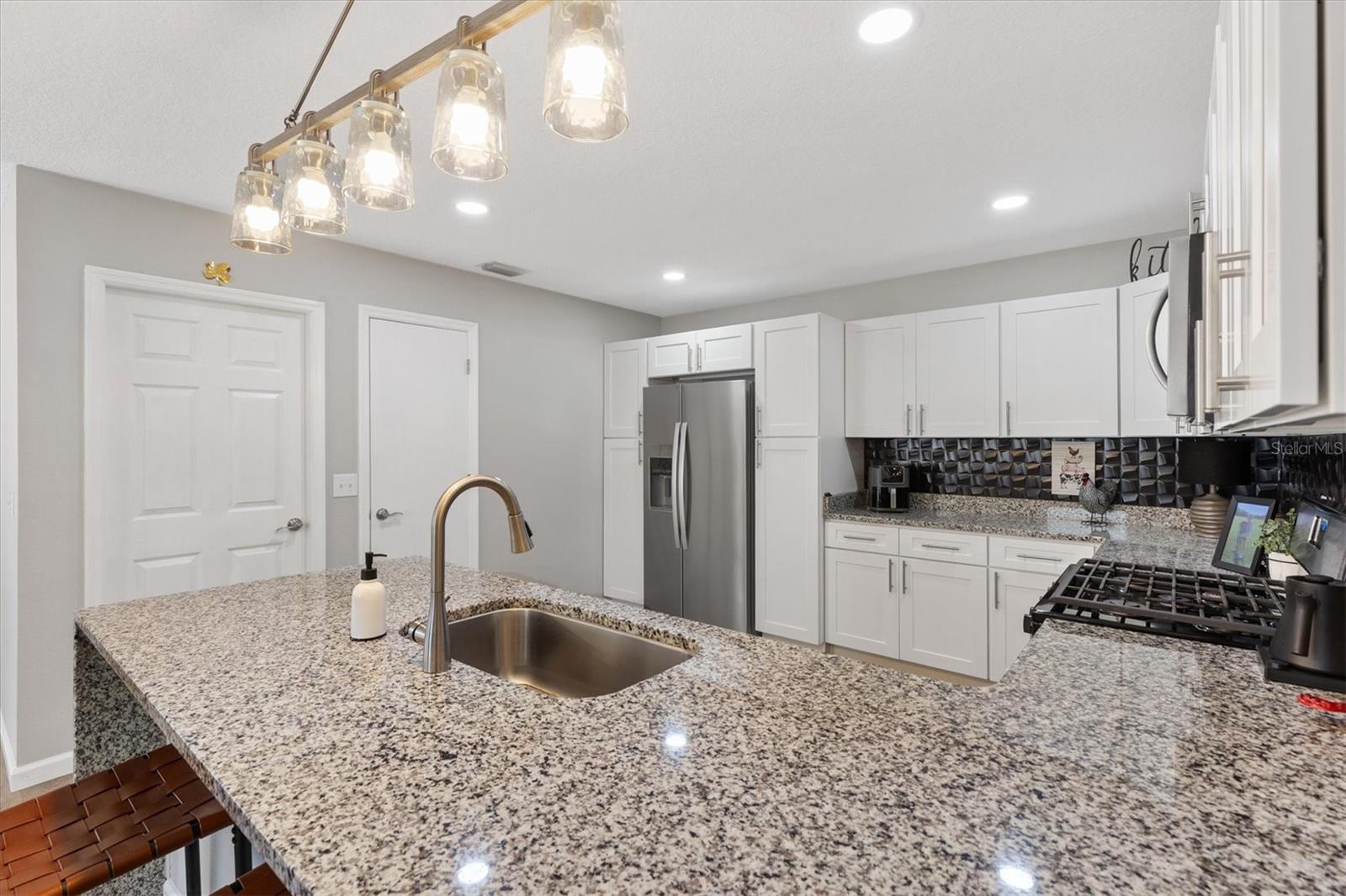 Listing photo id 13 for 2737 Craven Way