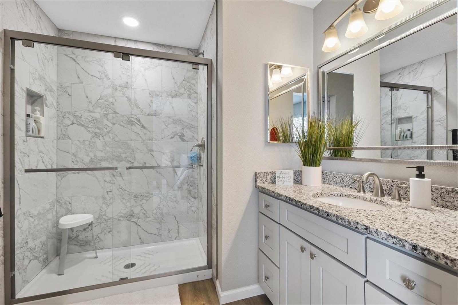 Listing photo id 17 for 2737 Craven Way