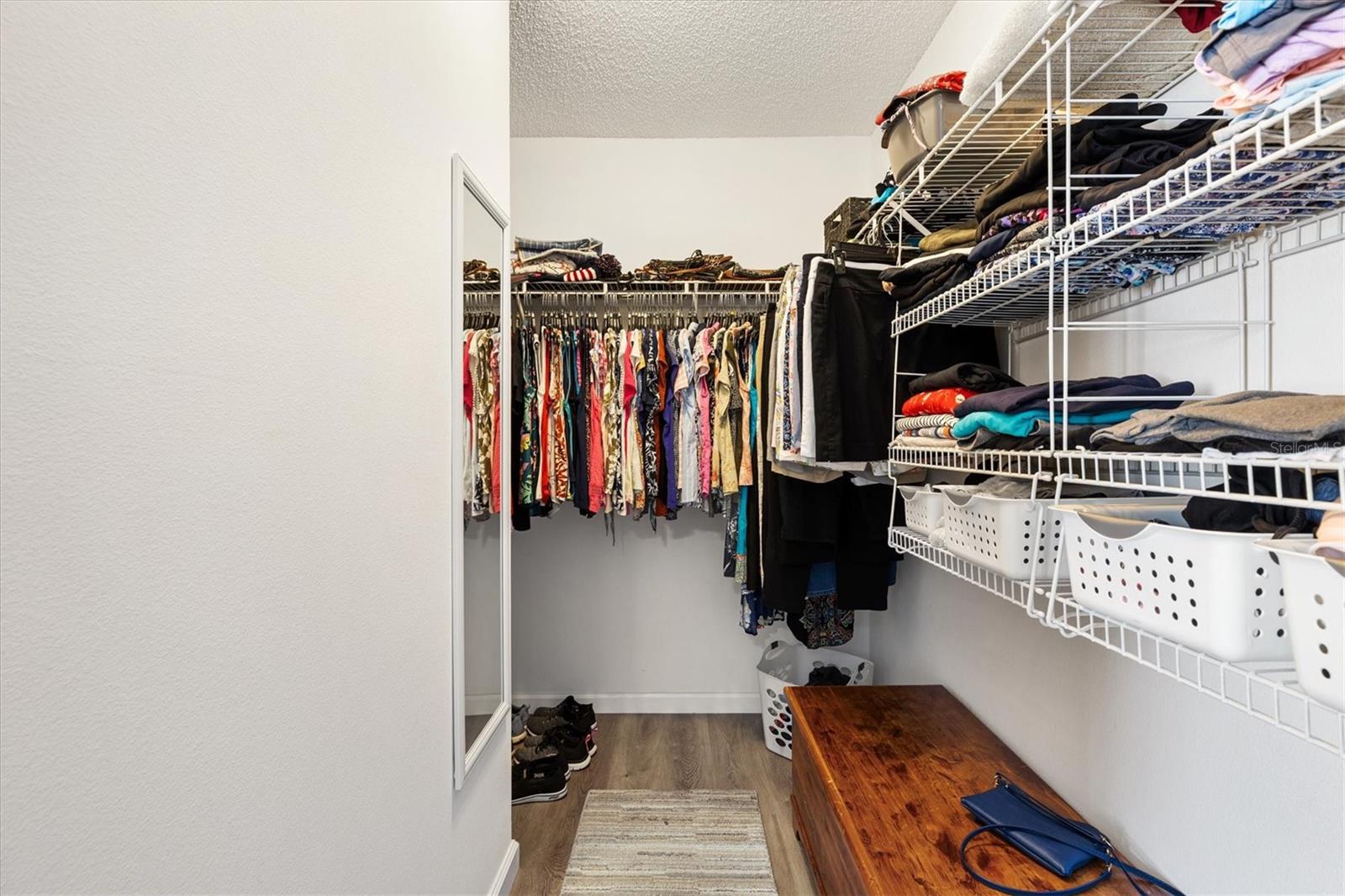 Listing photo id 18 for 2737 Craven Way