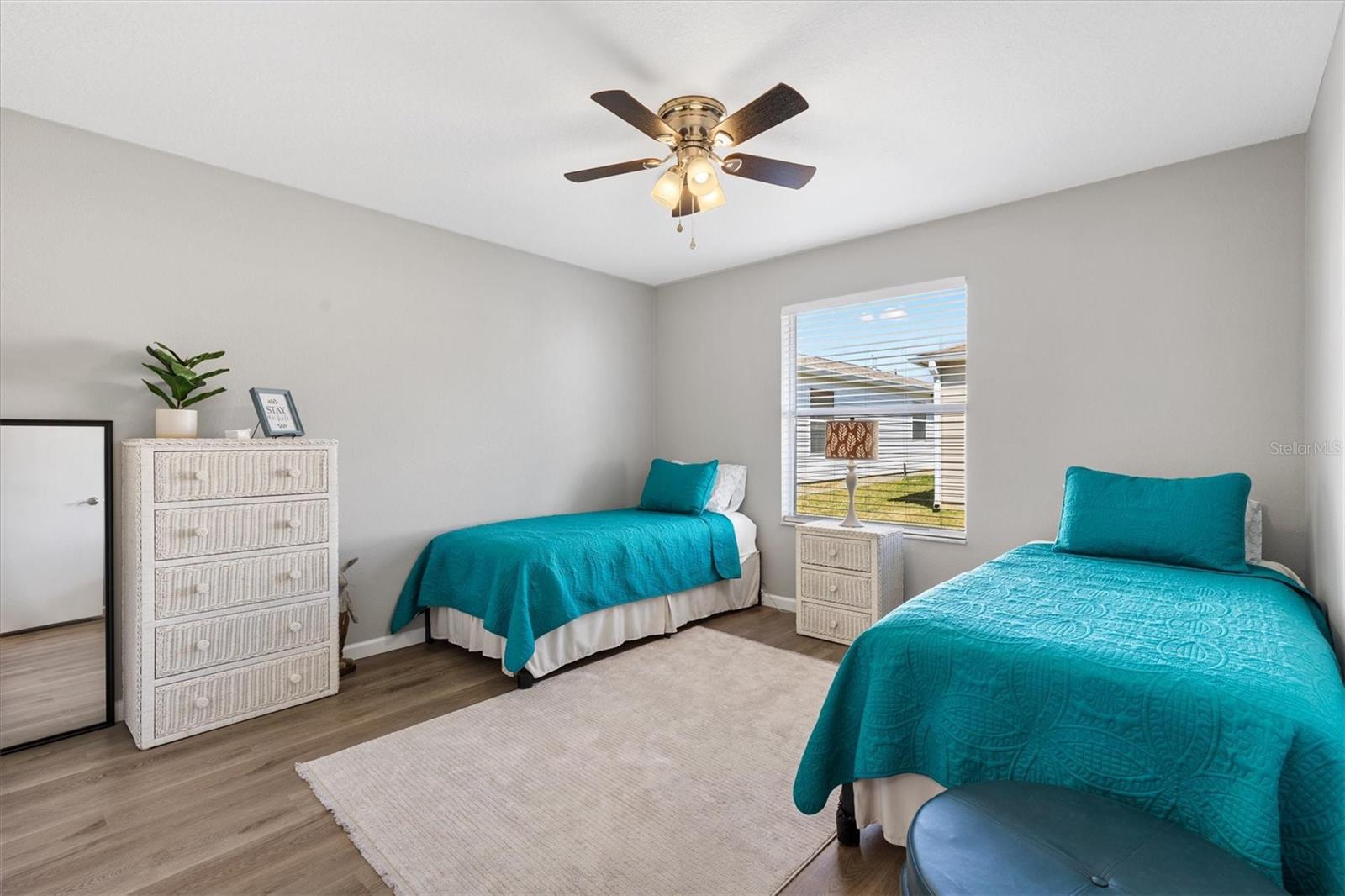 Listing photo id 19 for 2737 Craven Way