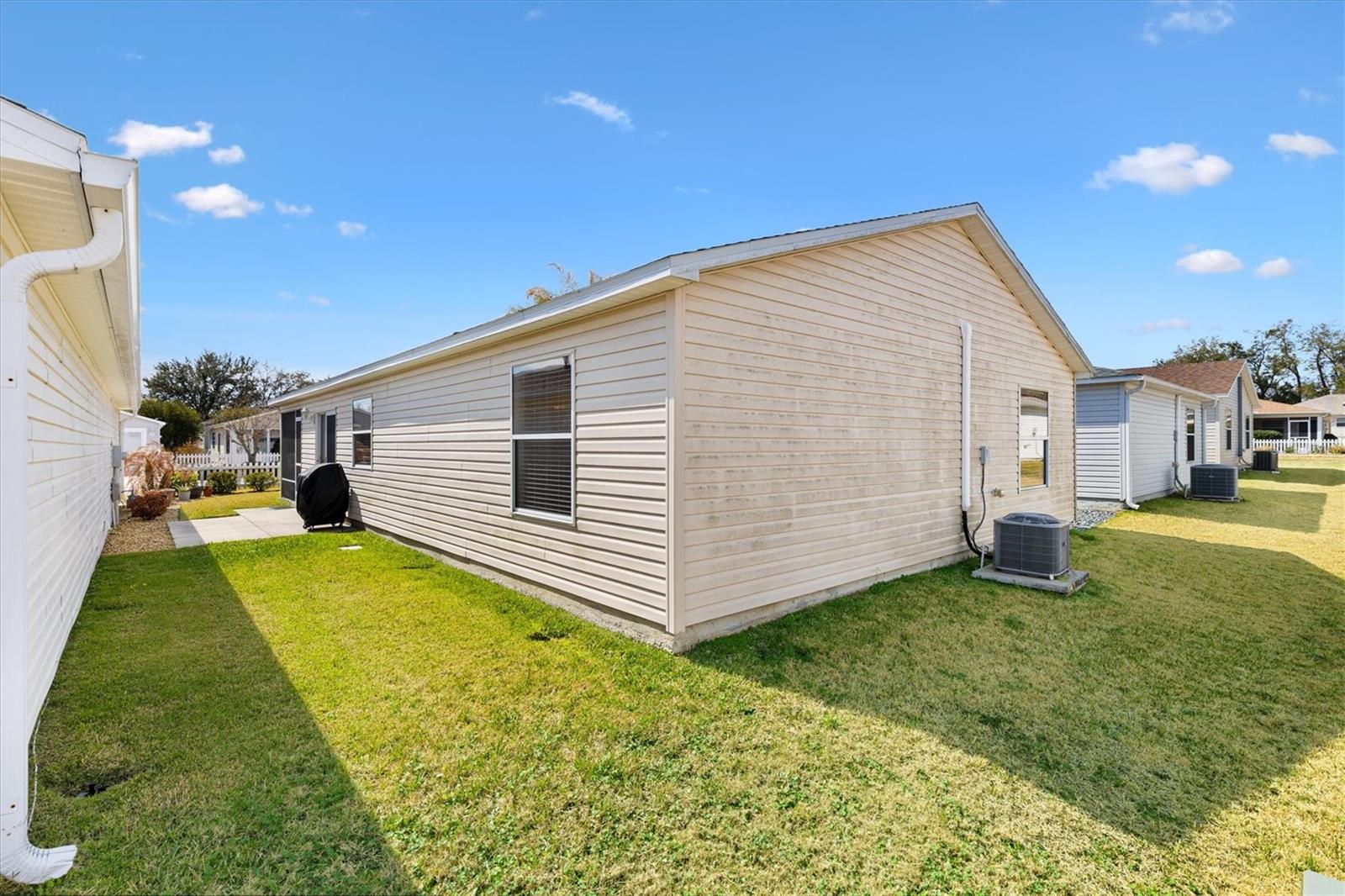 Listing photo id 24 for 2737 Craven Way