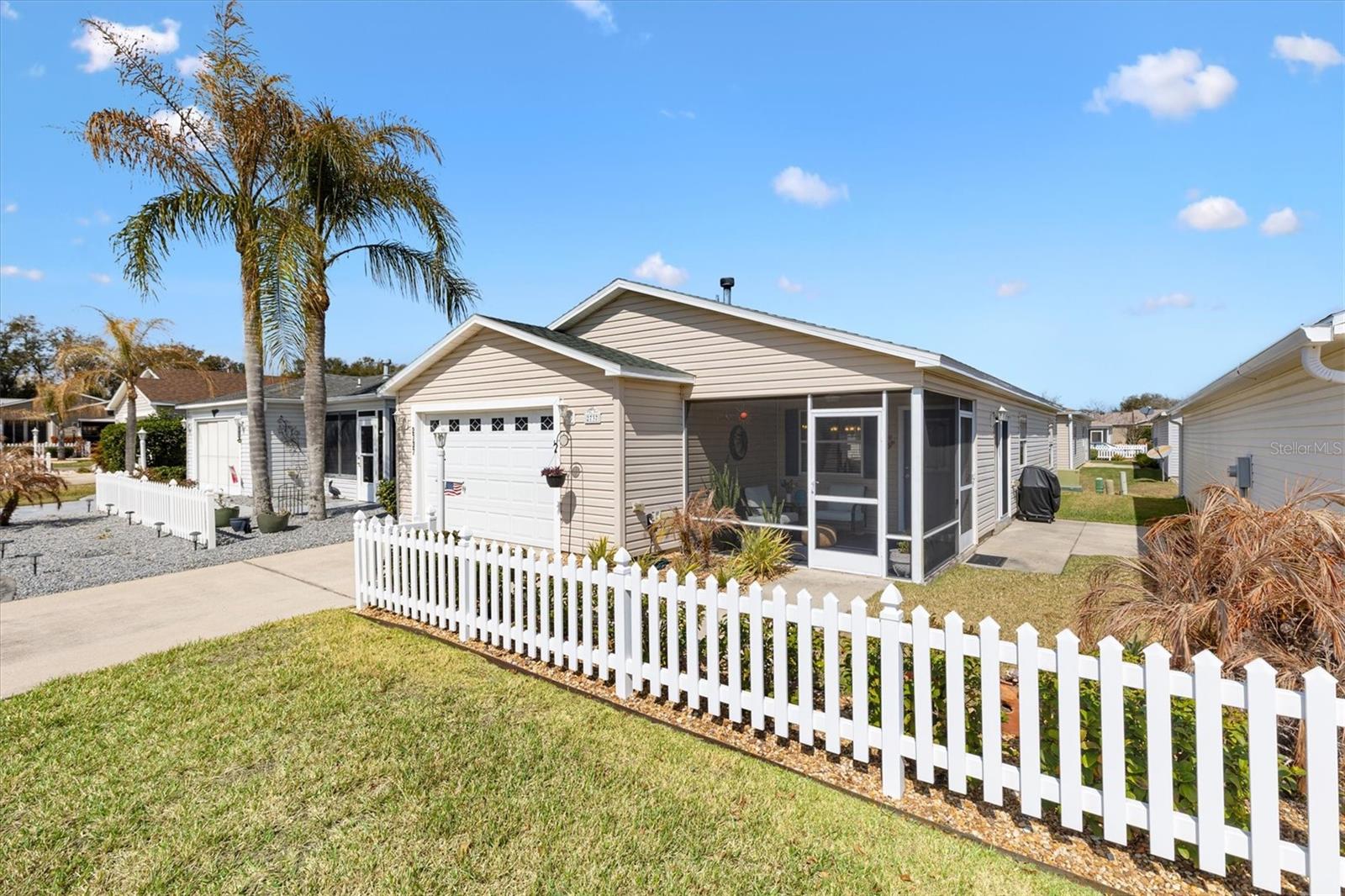 Listing photo id 1 for 2737 Craven Way