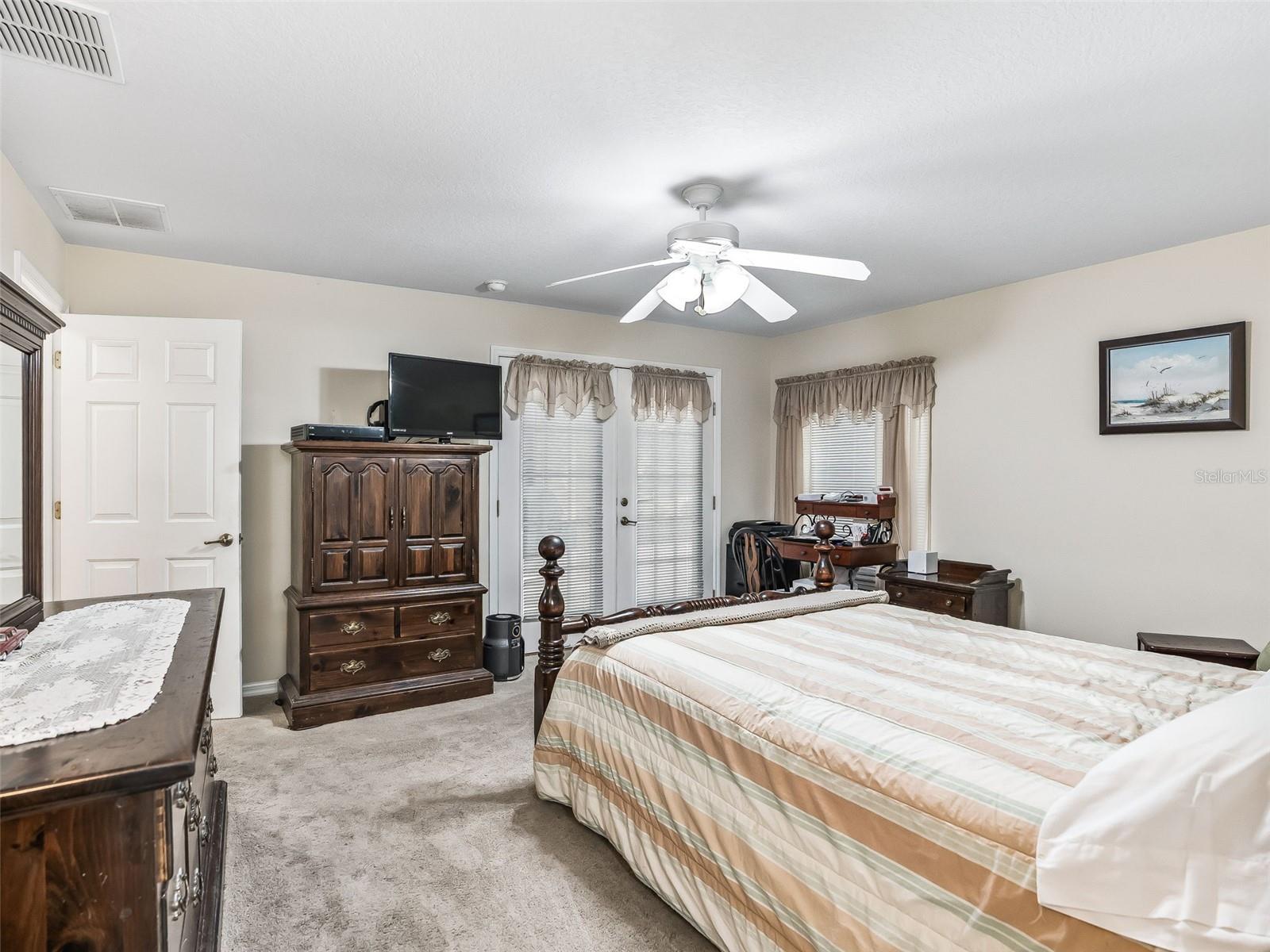 Listing photo id 13 for 2351 114th Avenue