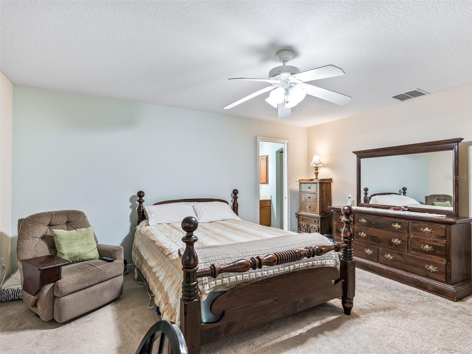 Listing photo id 19 for 2351 114th Avenue