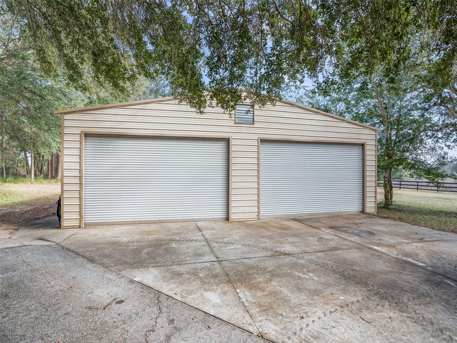 Listing photo id 41 for 2351 114th Avenue