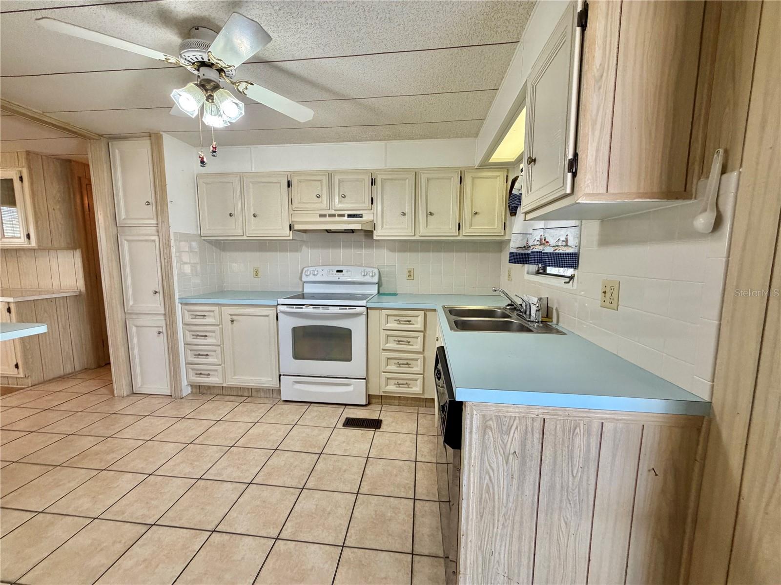 Image 14 of 56 For 353 Palo Verde Drive