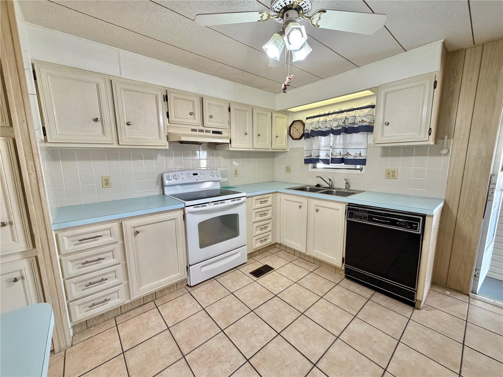 Image 18 of 56 For 353 Palo Verde Drive