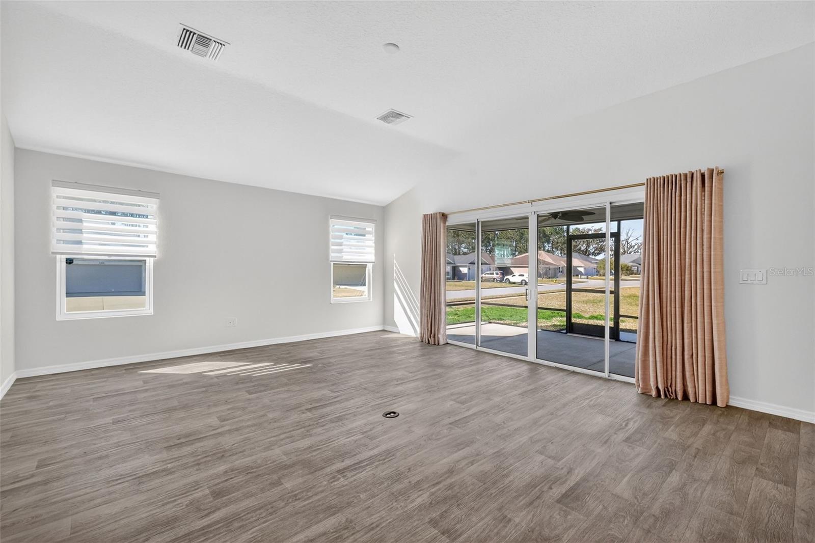 Image 14 of 45 For 11380 Soutar Avenue