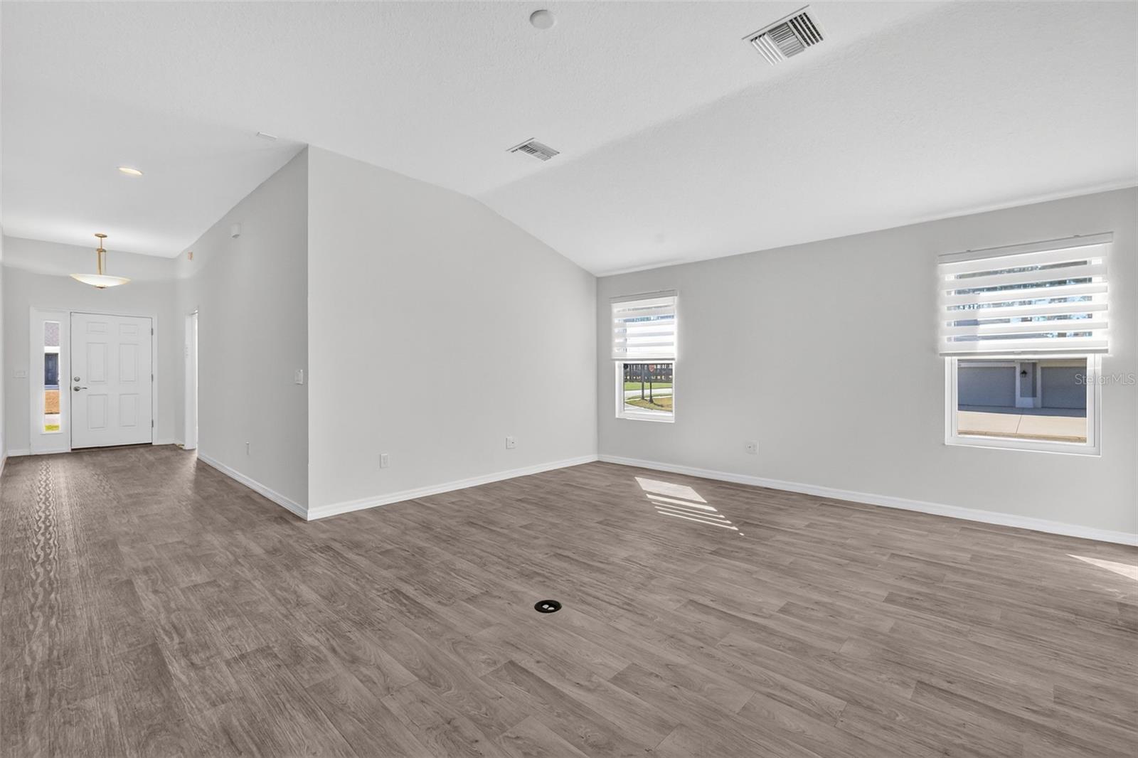 Image 16 of 45 For 11380 Soutar Avenue