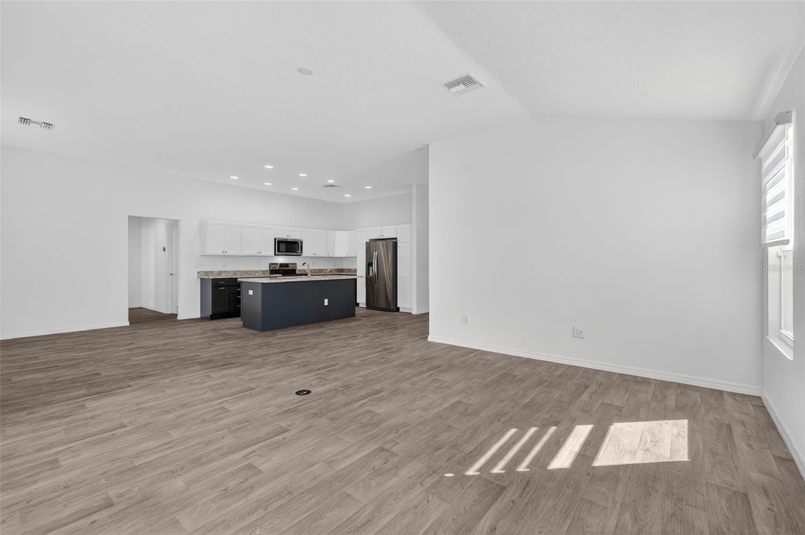 Image 17 of 45 For 11380 Soutar Avenue