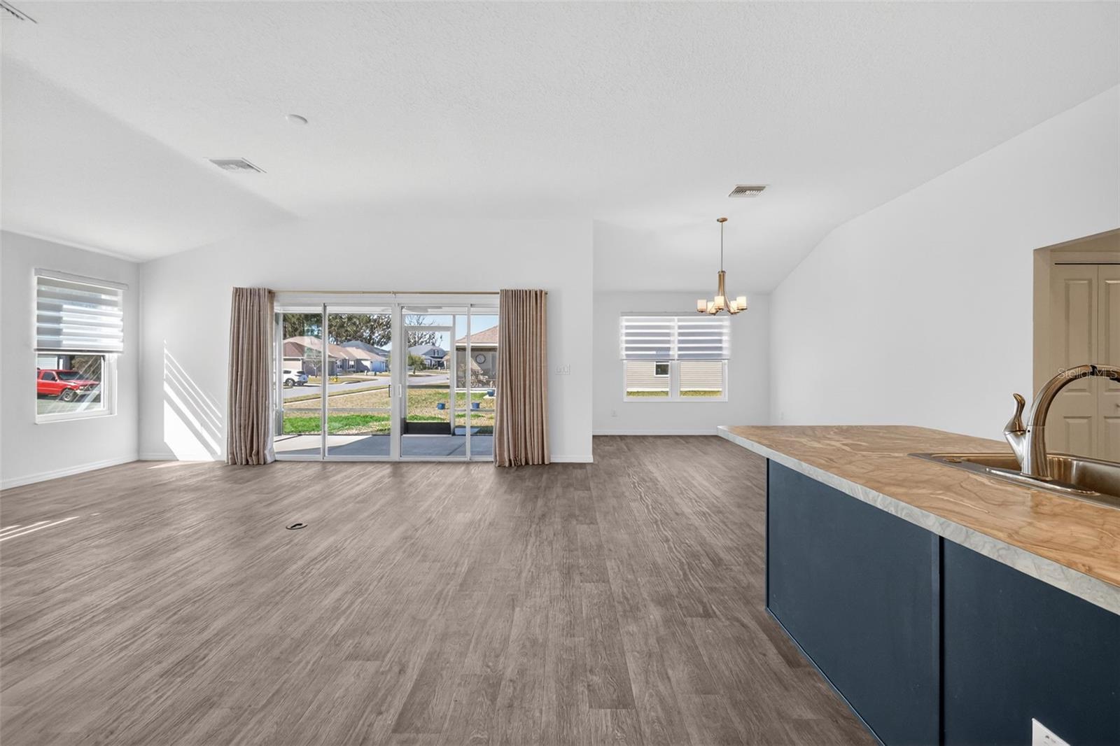 Image 18 of 45 For 11380 Soutar Avenue