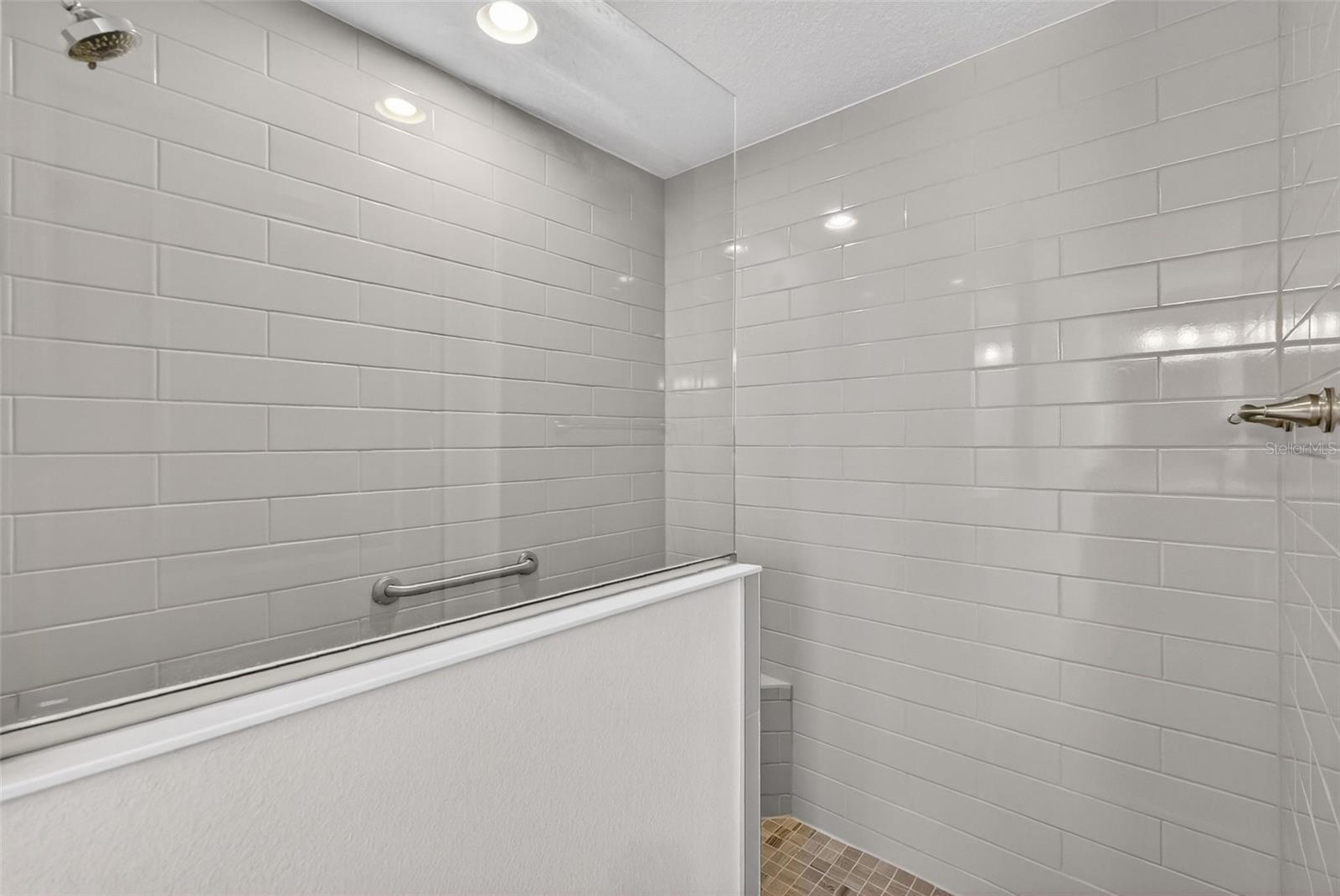 Image 25 of 45 For 11380 Soutar Avenue