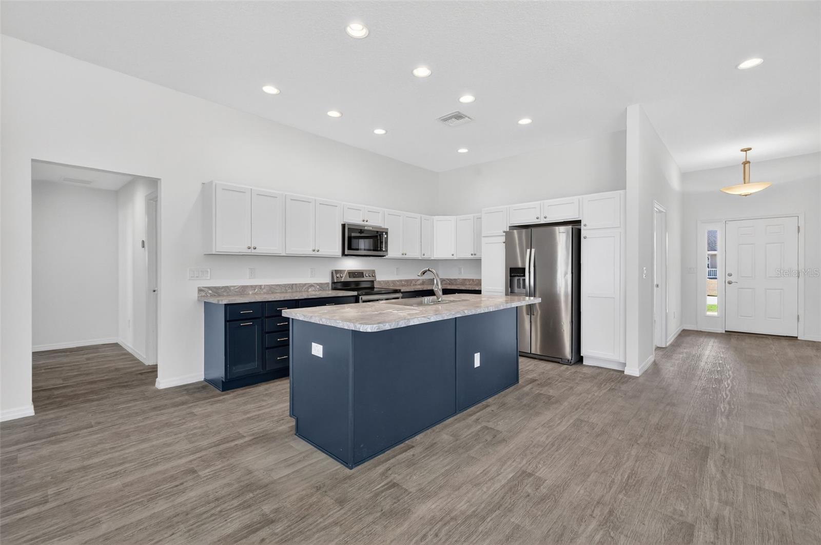 Image 5 of 45 For 11380 Soutar Avenue