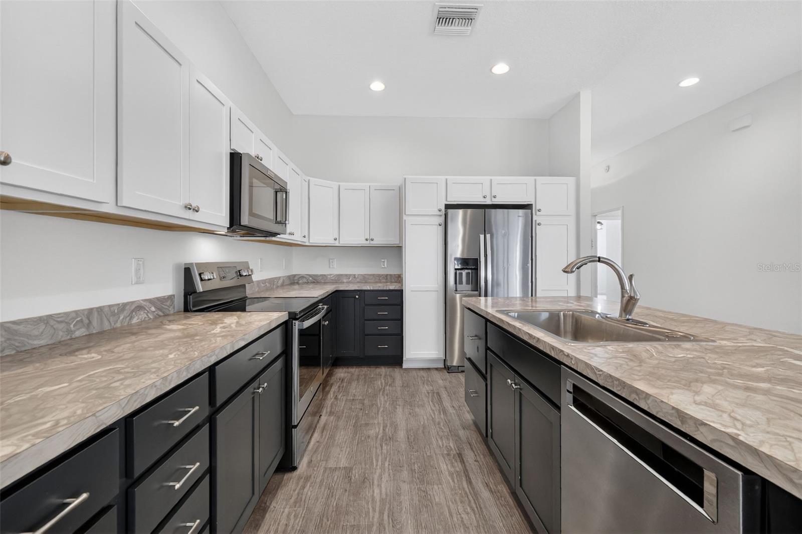 Image 6 of 45 For 11380 Soutar Avenue